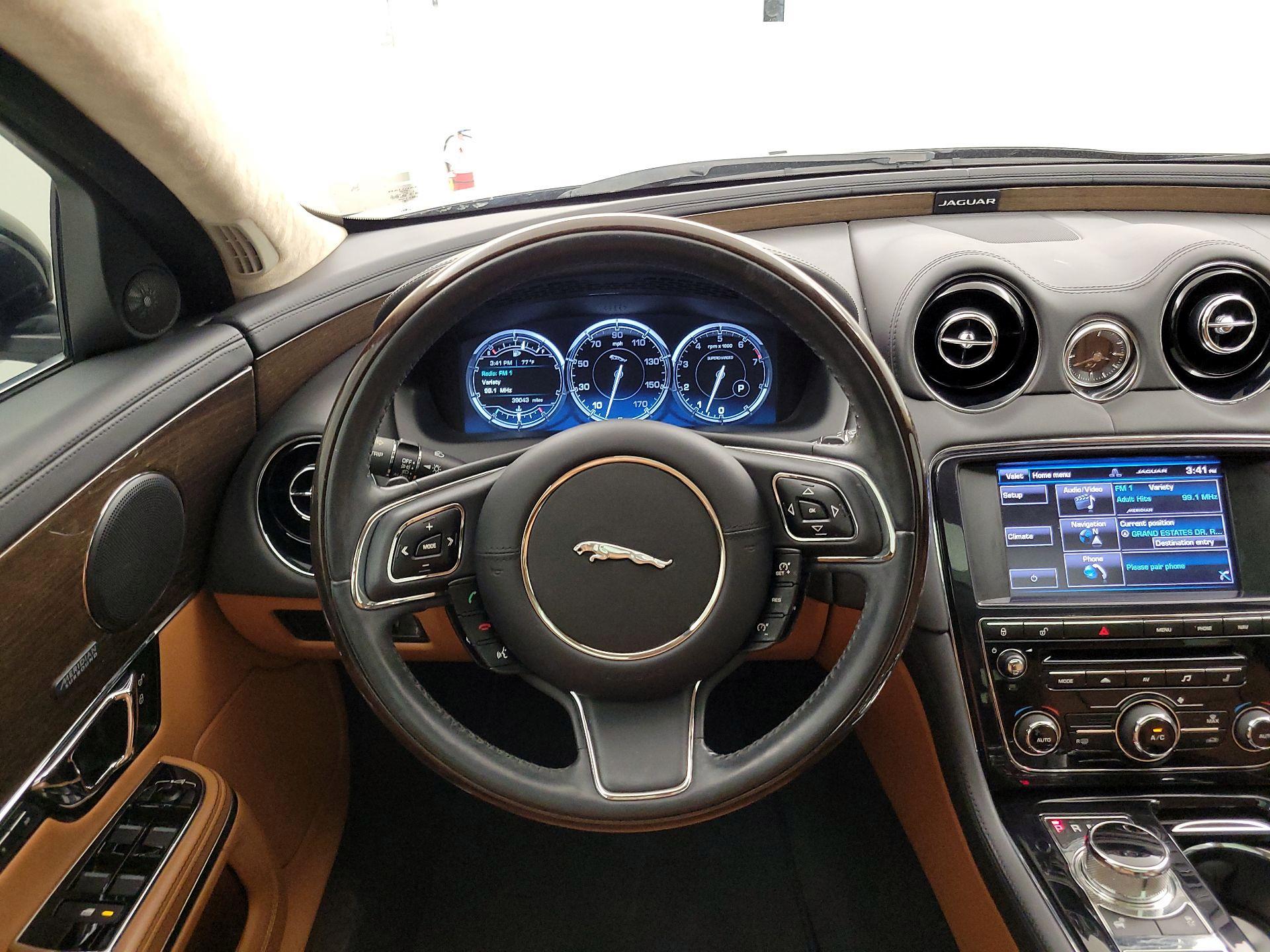 Thumbnail: 2014 Jaguar XJ - 10