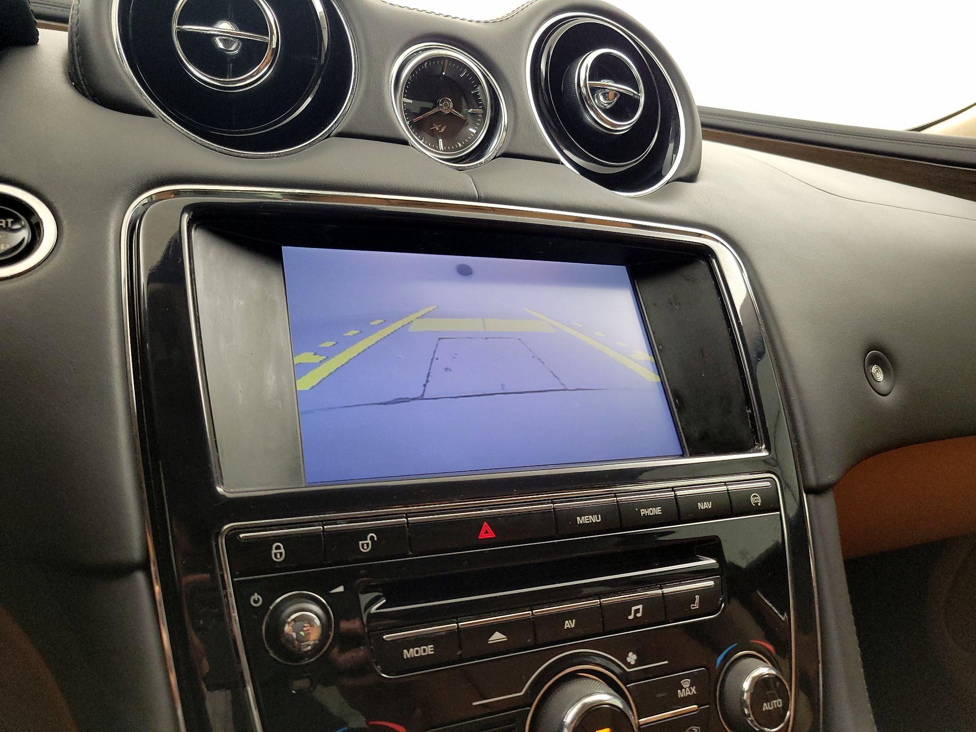 Thumbnail: 2014 Jaguar XJ - 15