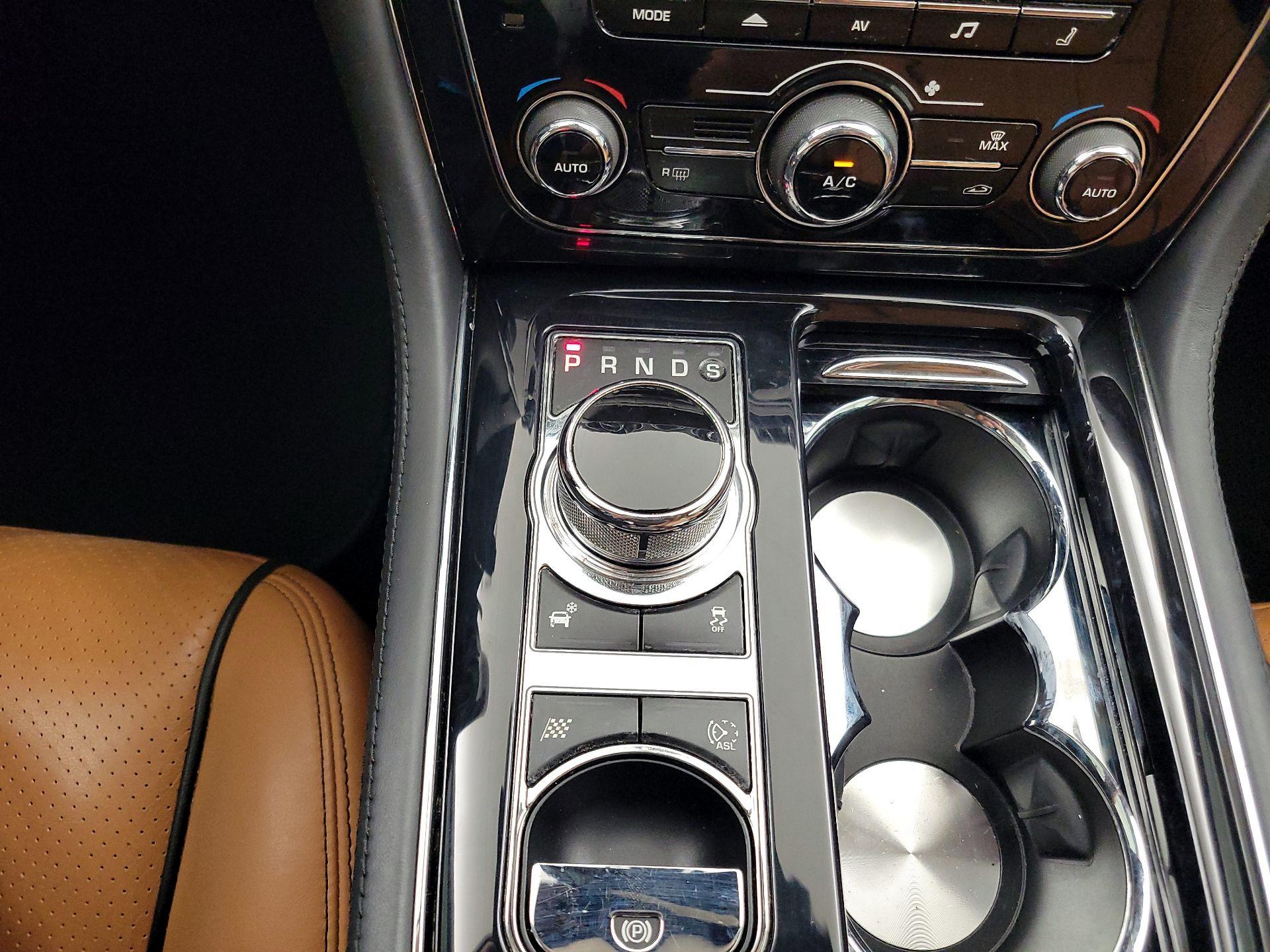 Thumbnail: 2014 Jaguar XJ - 18