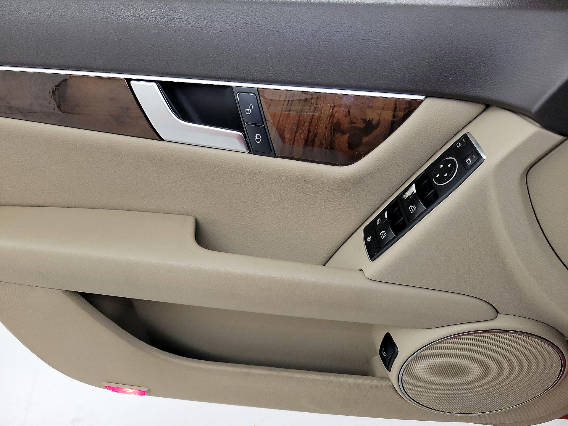 Thumbnail: 2014 Mercedes-Benz C-Class - 12