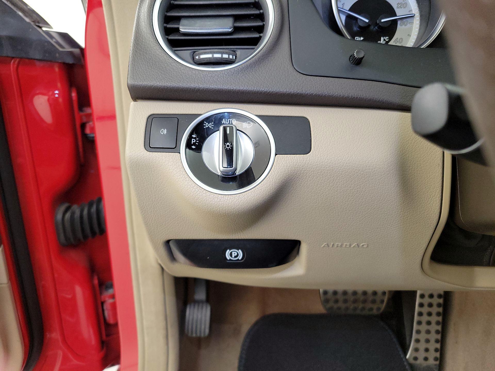 Thumbnail: 2014 Mercedes-Benz C-Class - 13