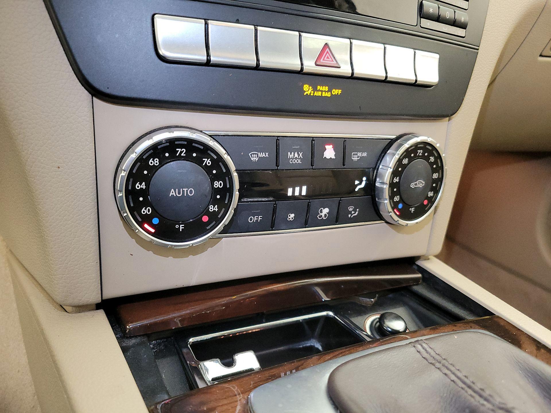 Thumbnail: 2014 Mercedes-Benz C-Class - 16