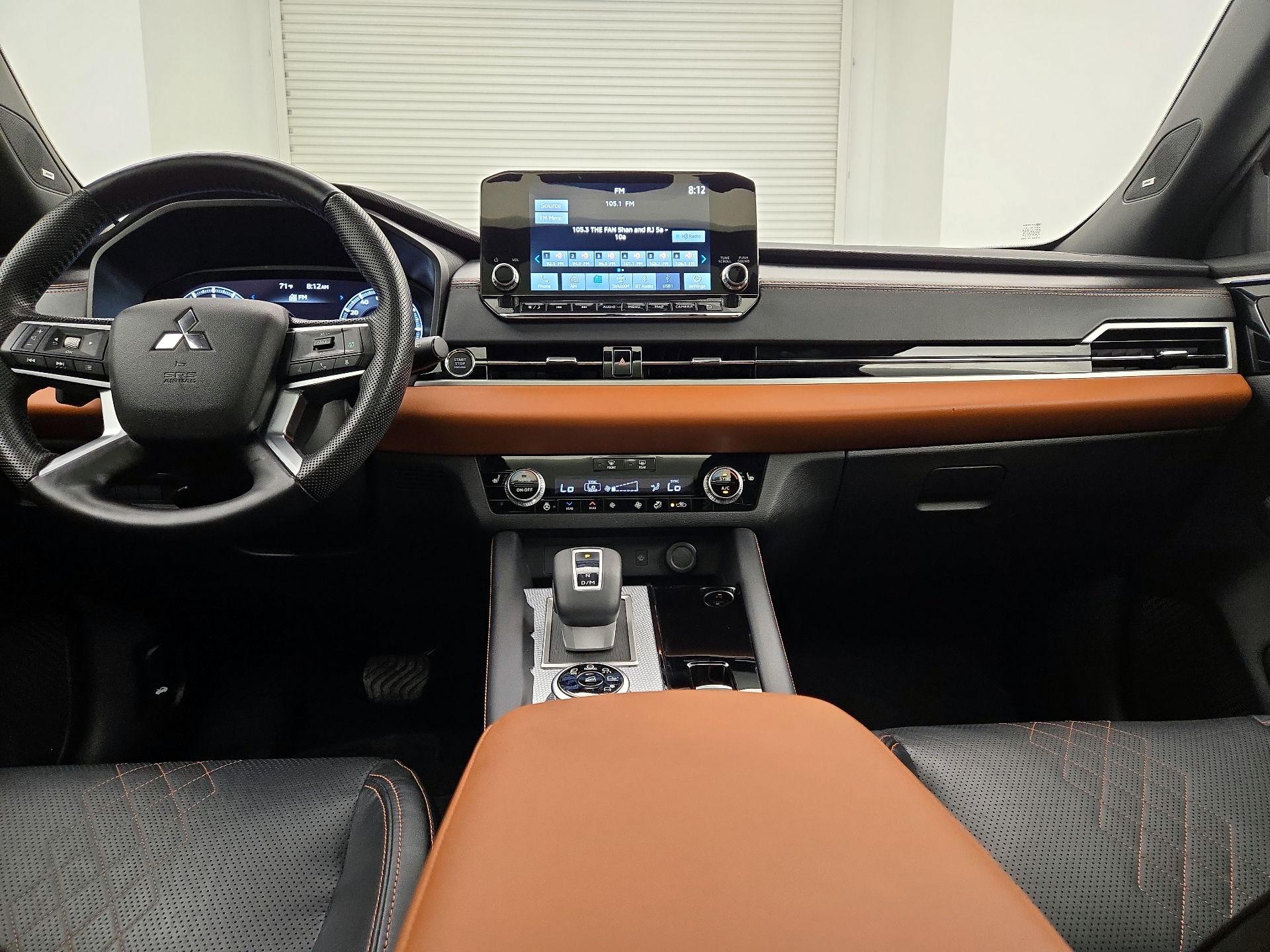 Thumbnail: 2023 Mitsubishi Outlander - 9