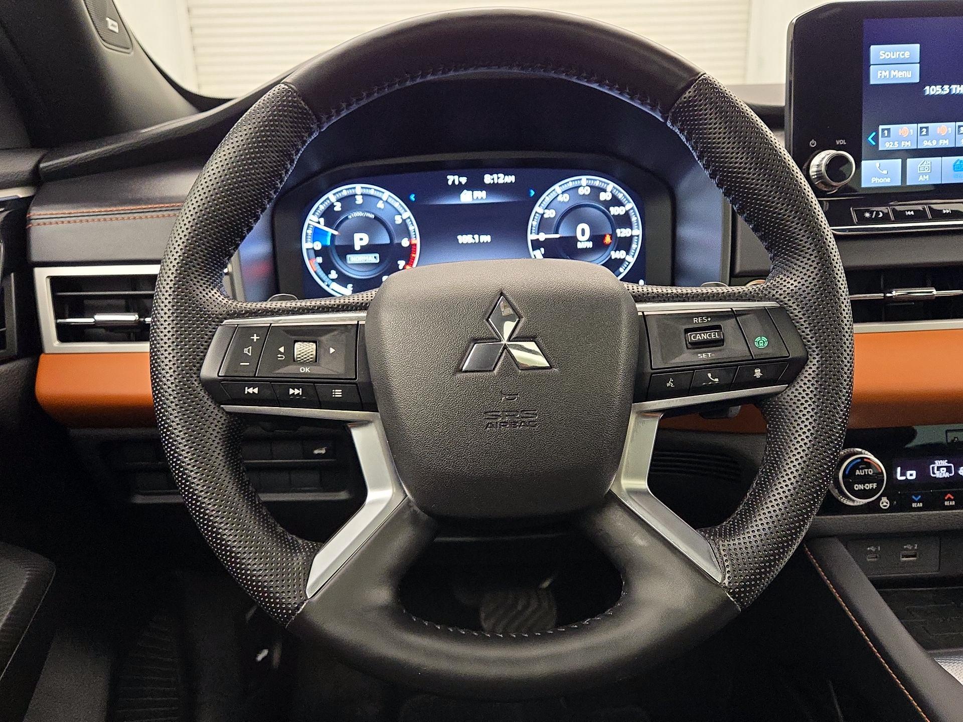 Thumbnail: 2023 Mitsubishi Outlander - 10