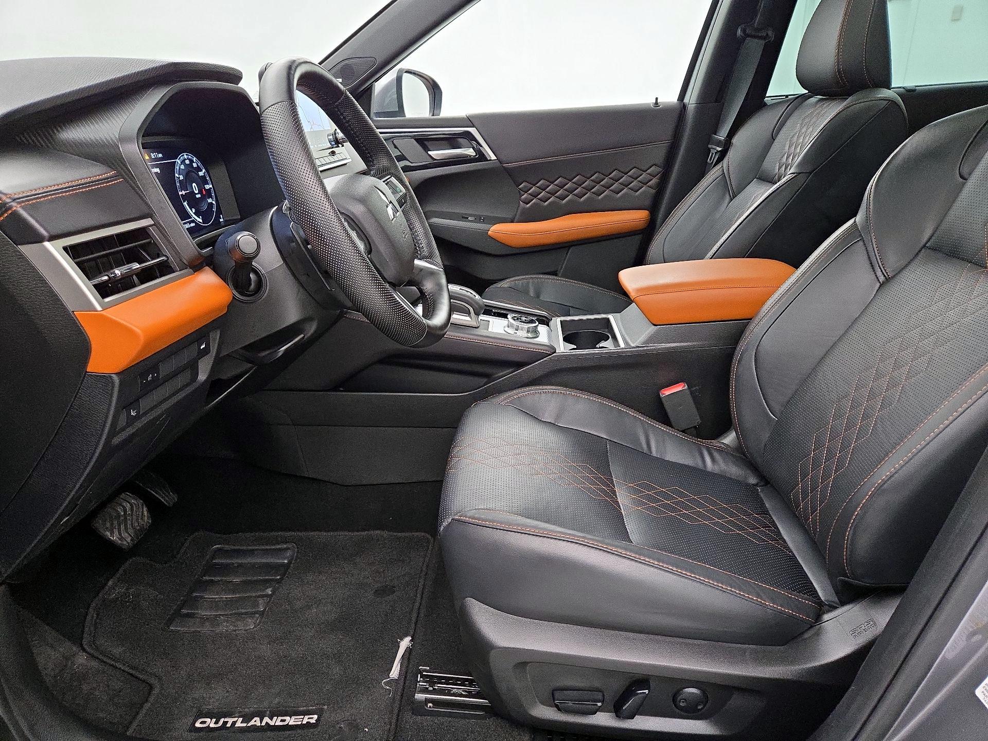 Thumbnail: 2023 Mitsubishi Outlander - 11