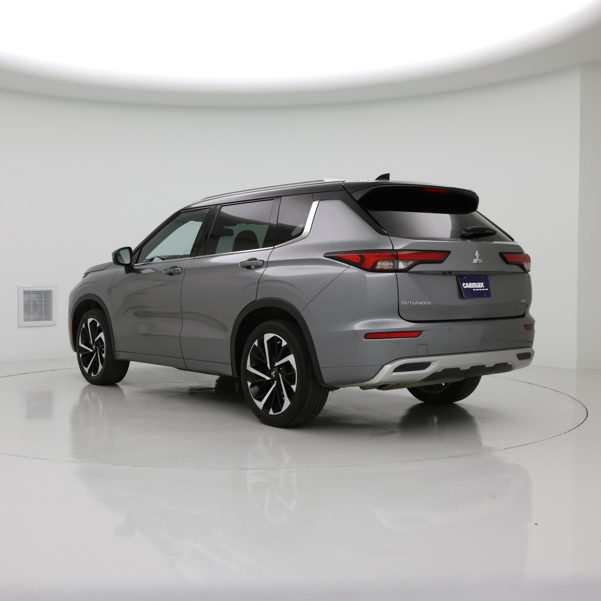 Thumbnail: 2023 Mitsubishi Outlander - 2