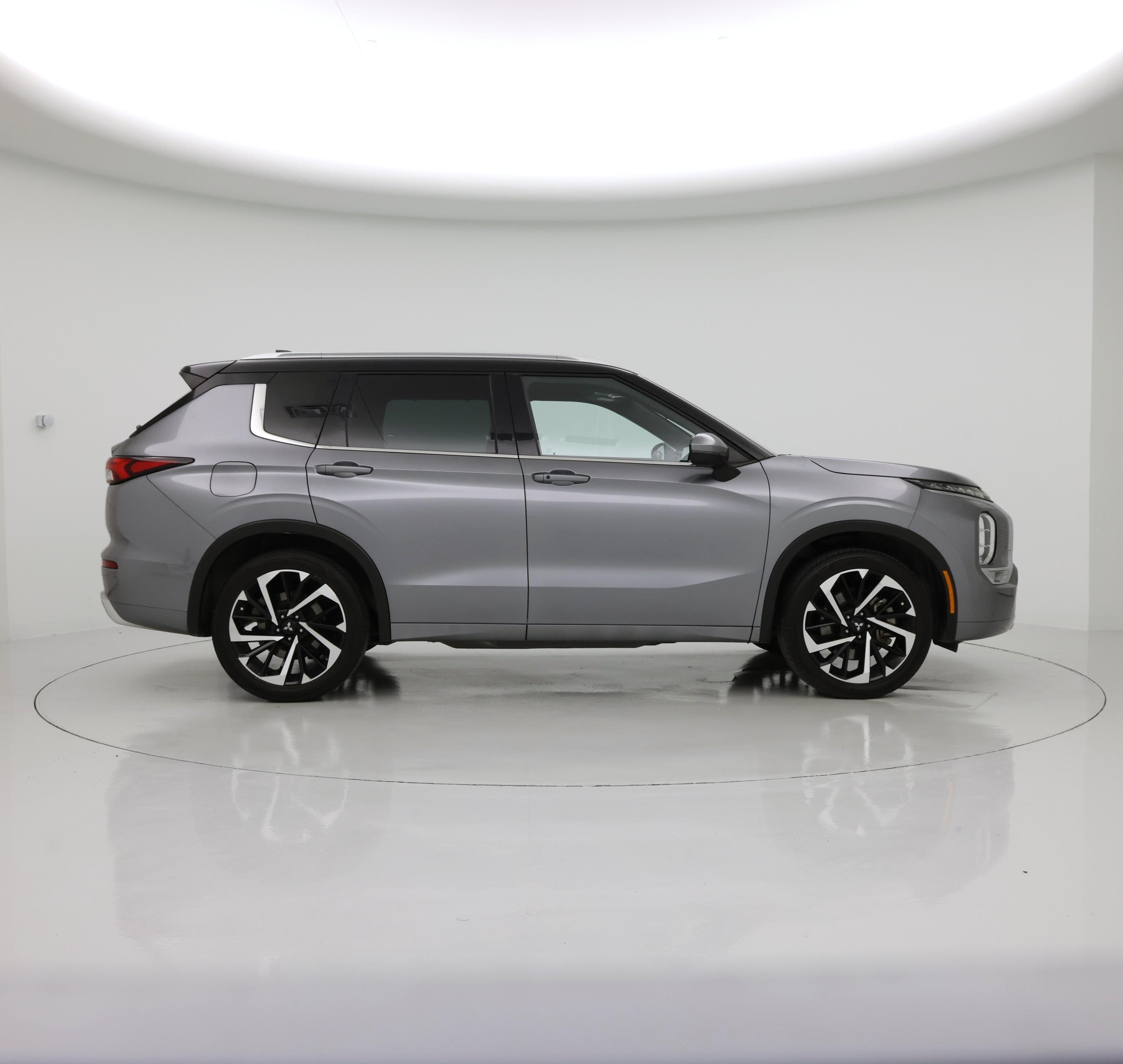 Thumbnail: 2023 Mitsubishi Outlander - 7