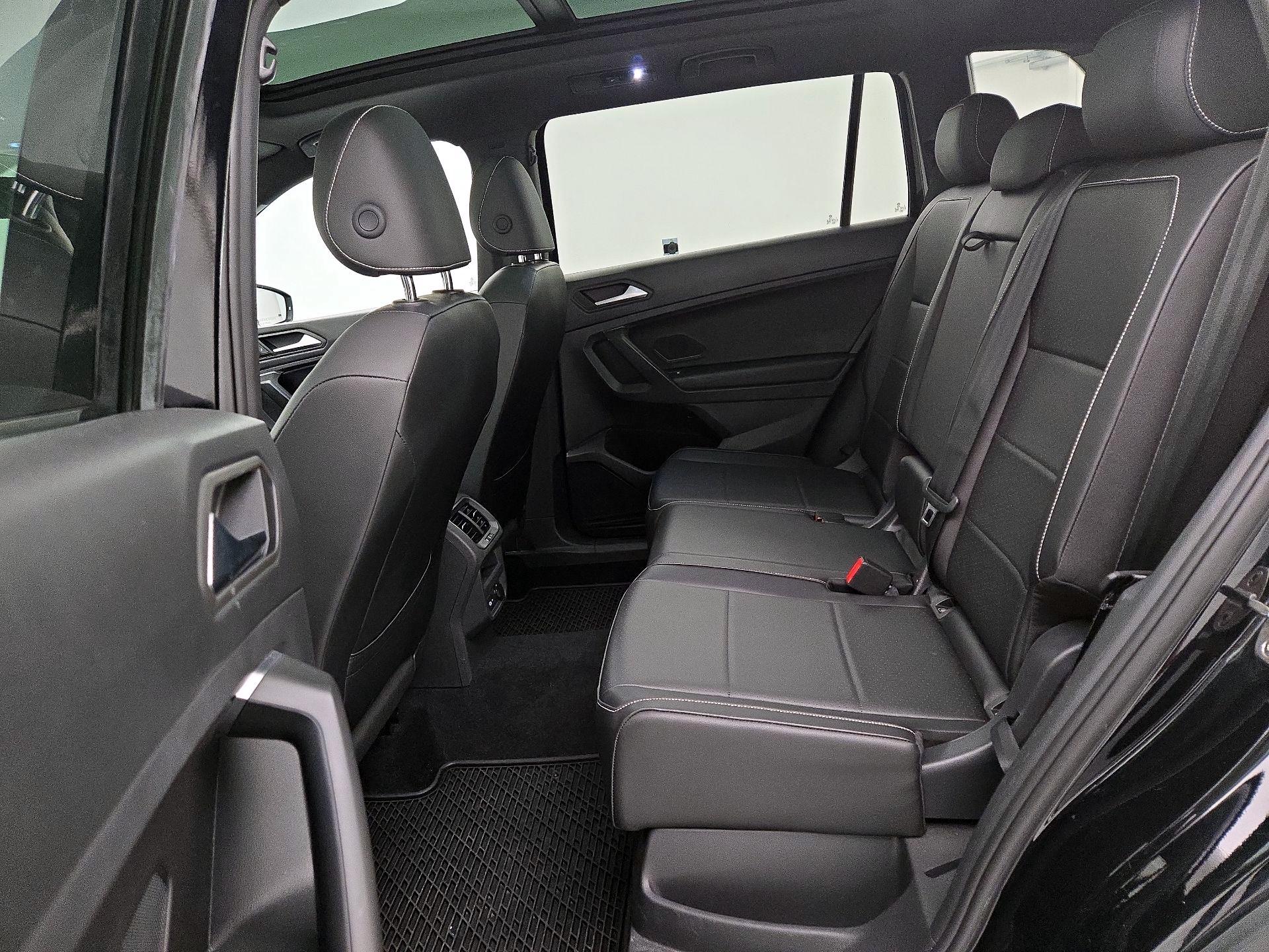 Thumbnail: 2021 Volkswagen Tiguan - 20