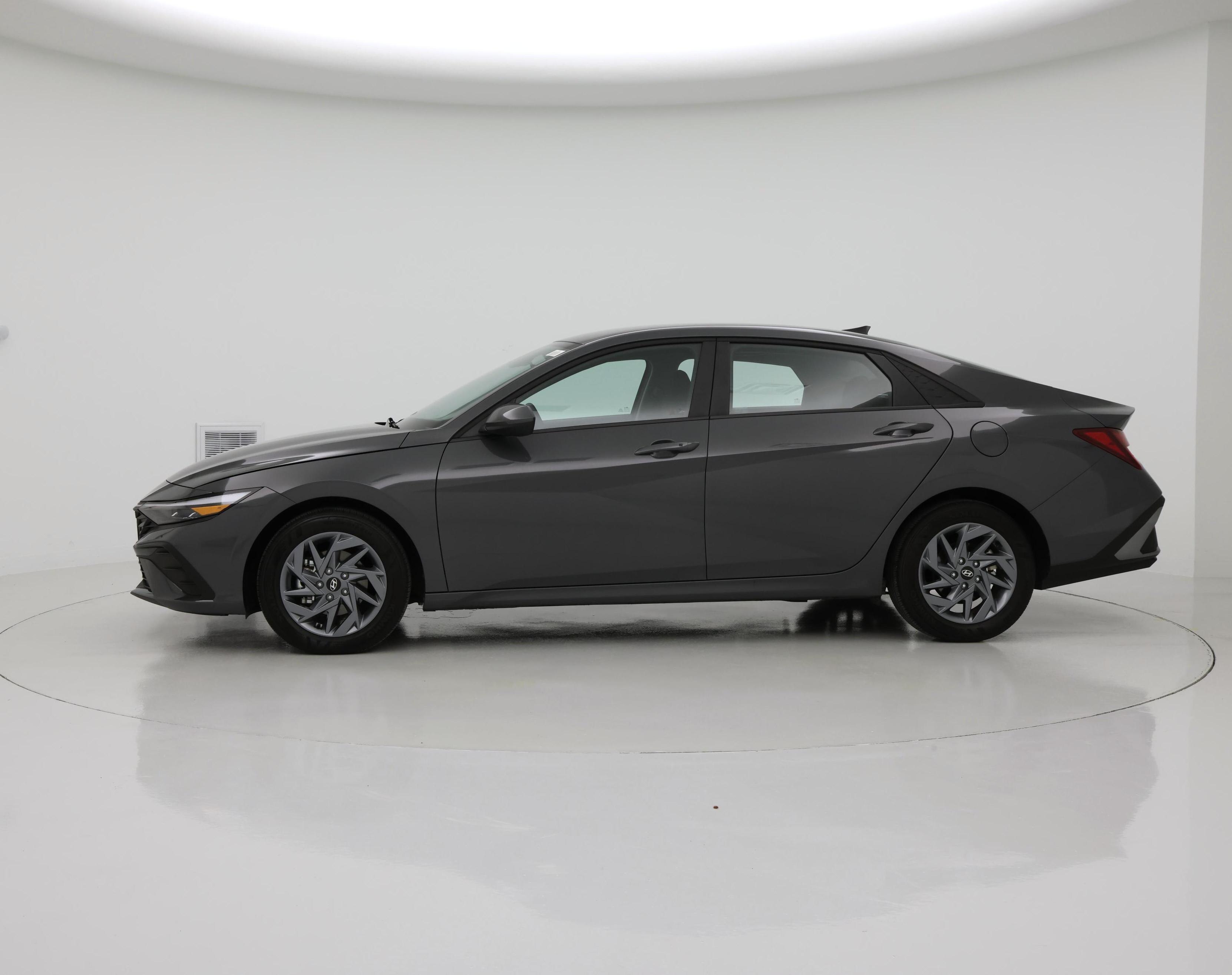Thumbnail: 2024 Hyundai Elantra - 3
