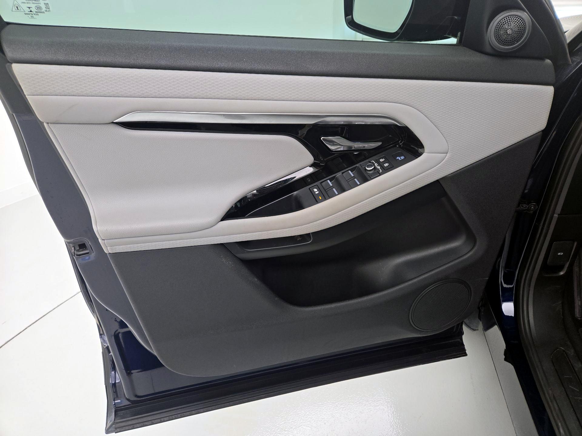 Thumbnail: 2021 Land Rover Range Rover Evoque - 12