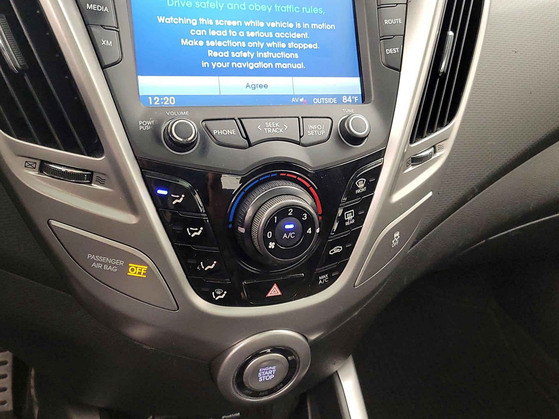 Thumbnail: 2013 Hyundai Veloster - 17