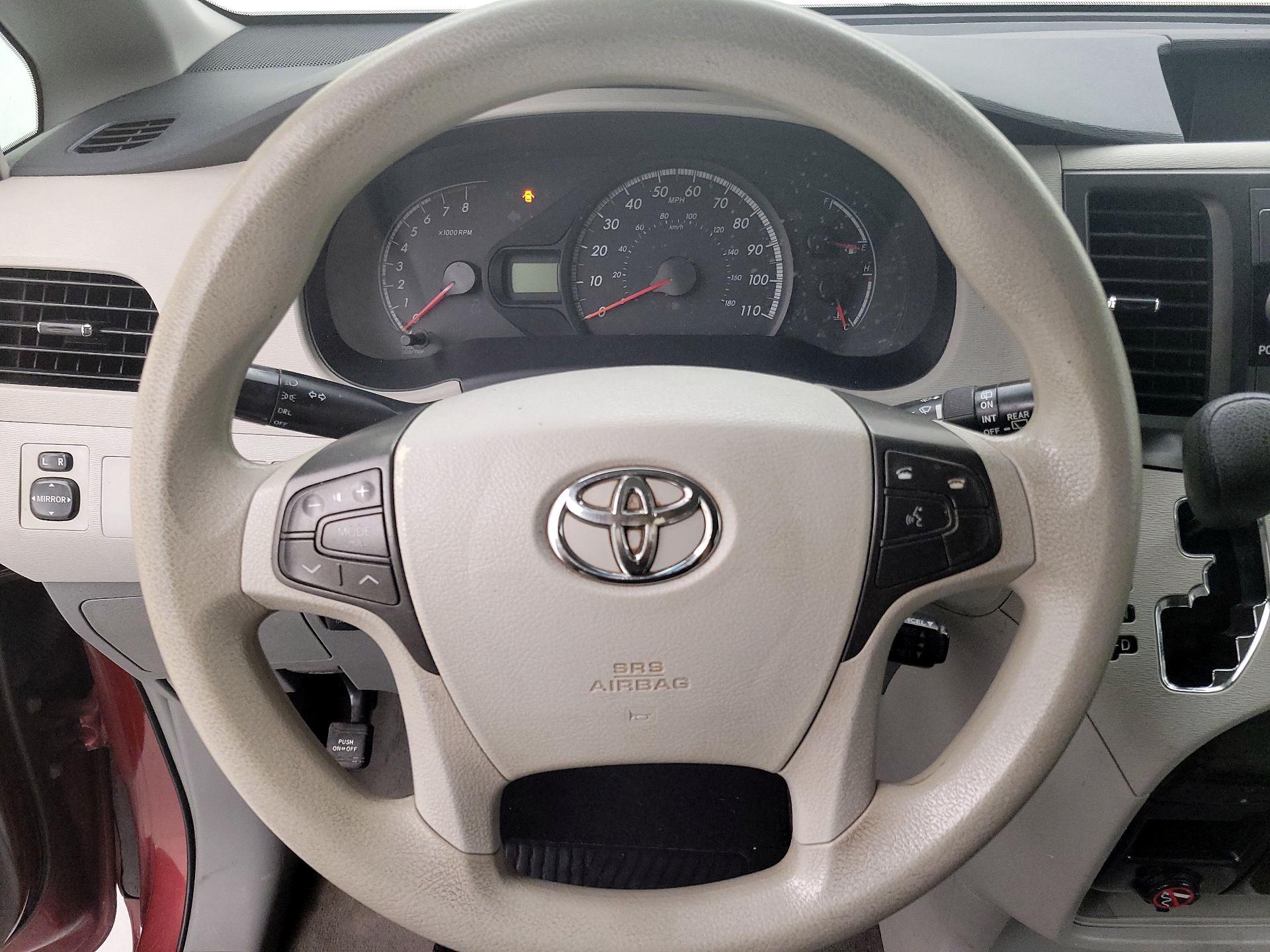Thumbnail: 2014 Toyota Sienna - 10