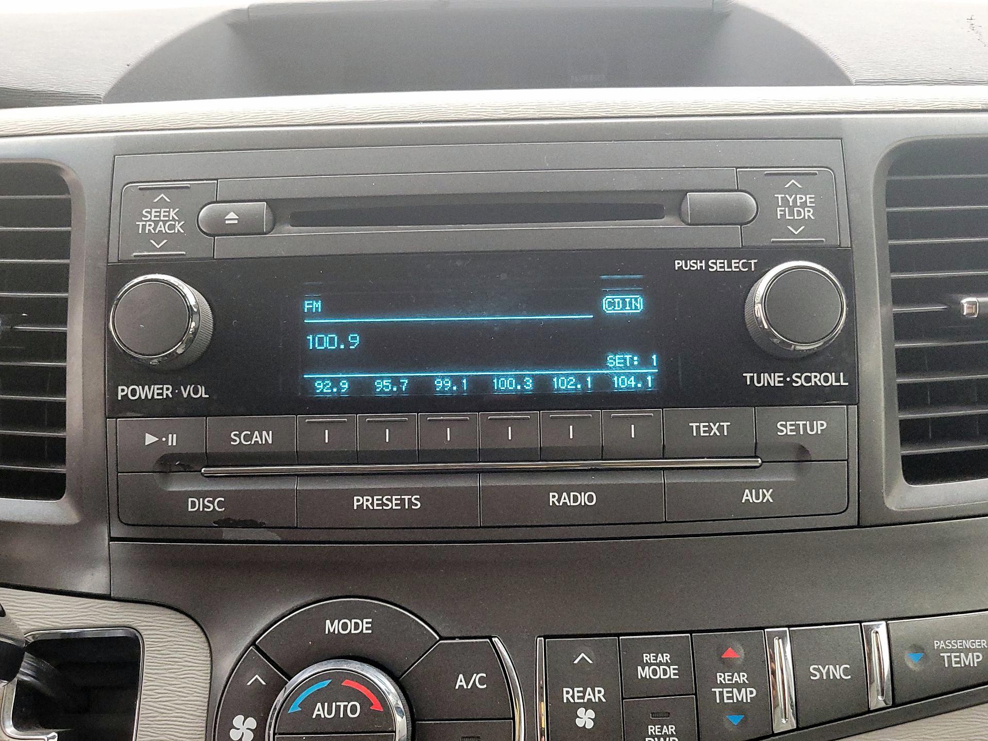 Thumbnail: 2014 Toyota Sienna - 14