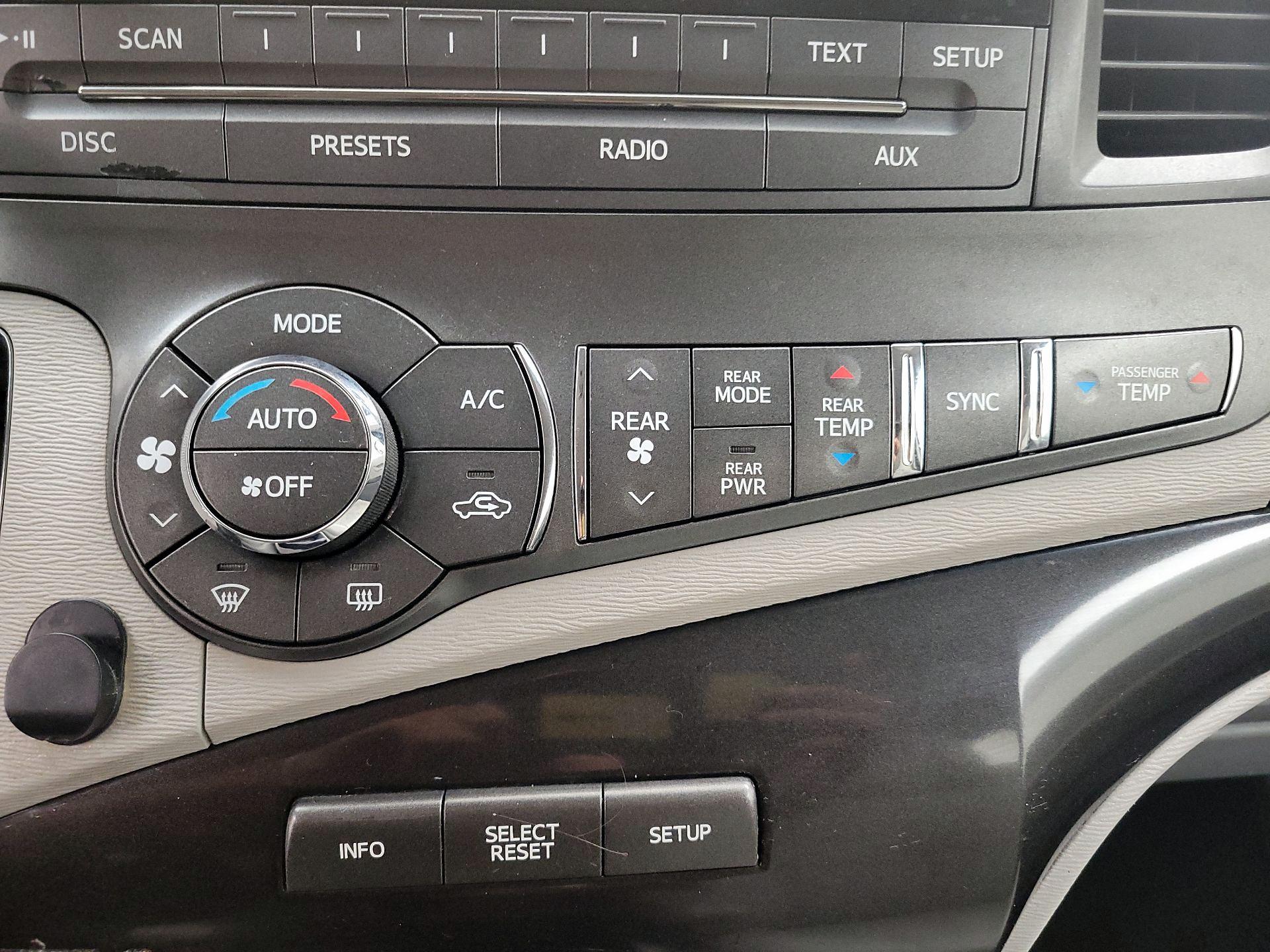 Thumbnail: 2014 Toyota Sienna - 15