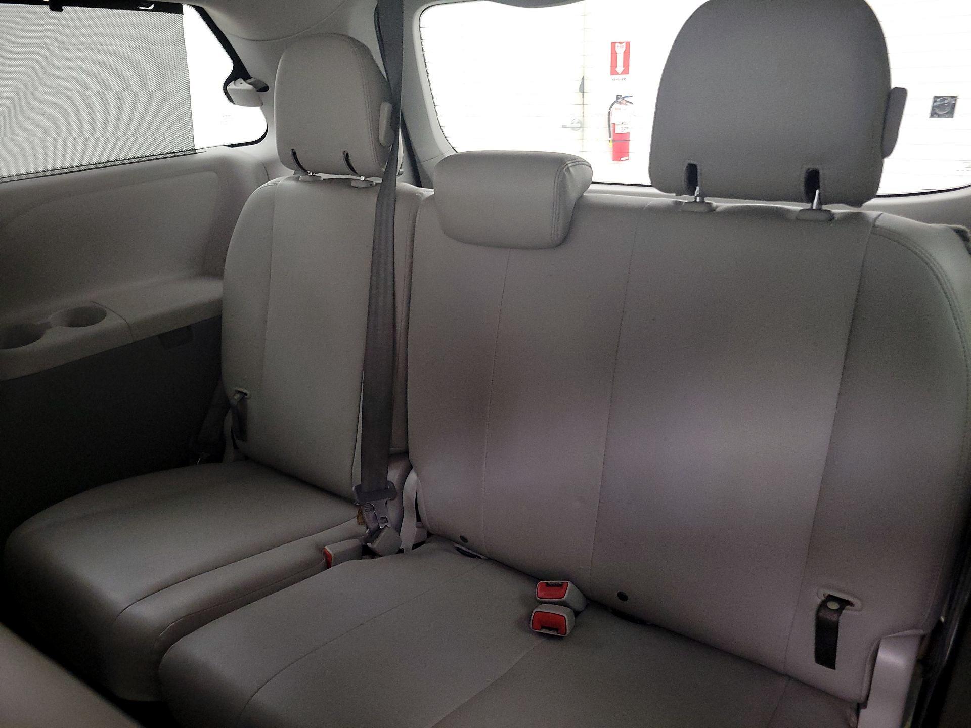 Thumbnail: 2014 Toyota Sienna - 19
