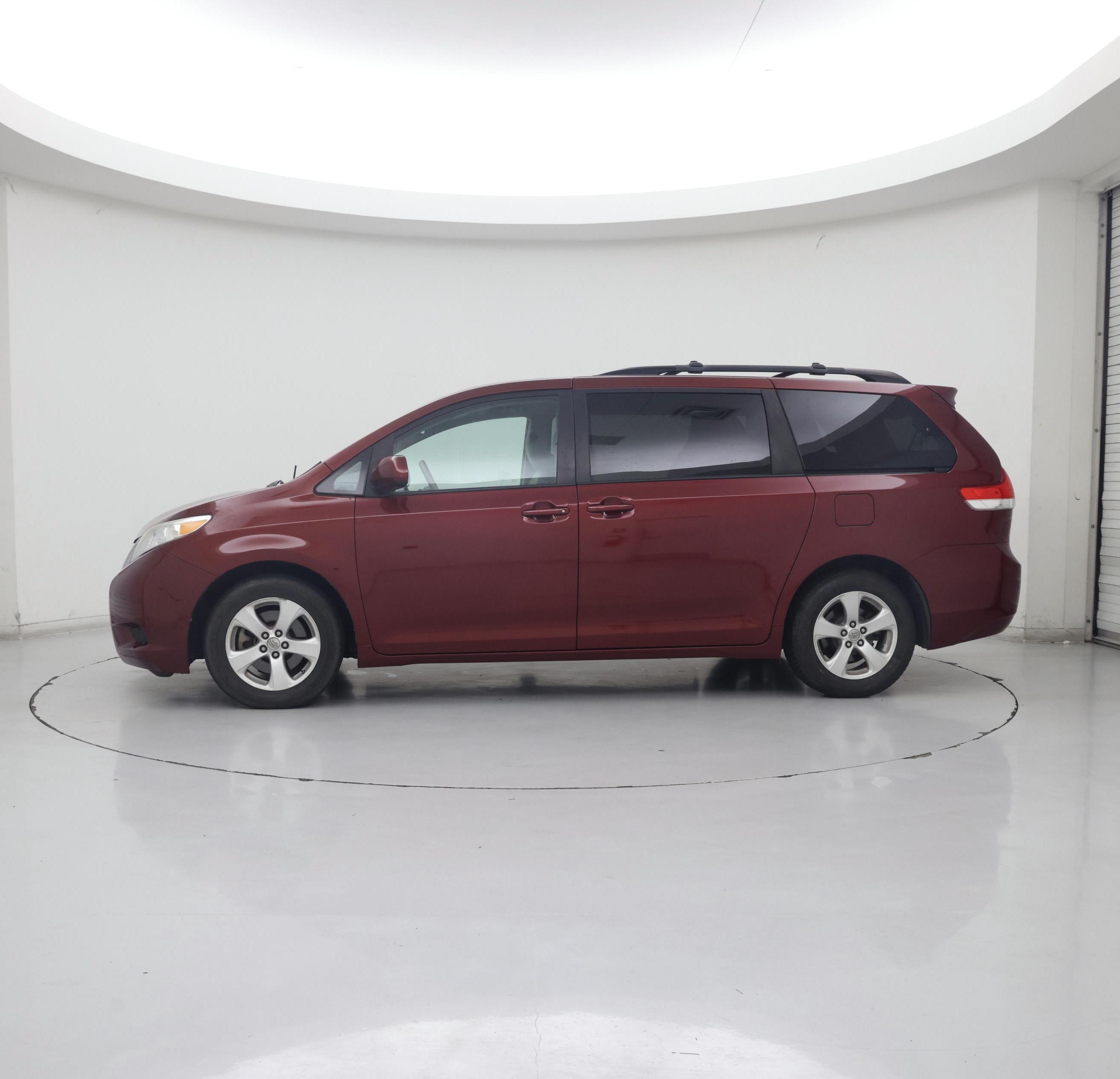 Thumbnail: 2014 Toyota Sienna - 3