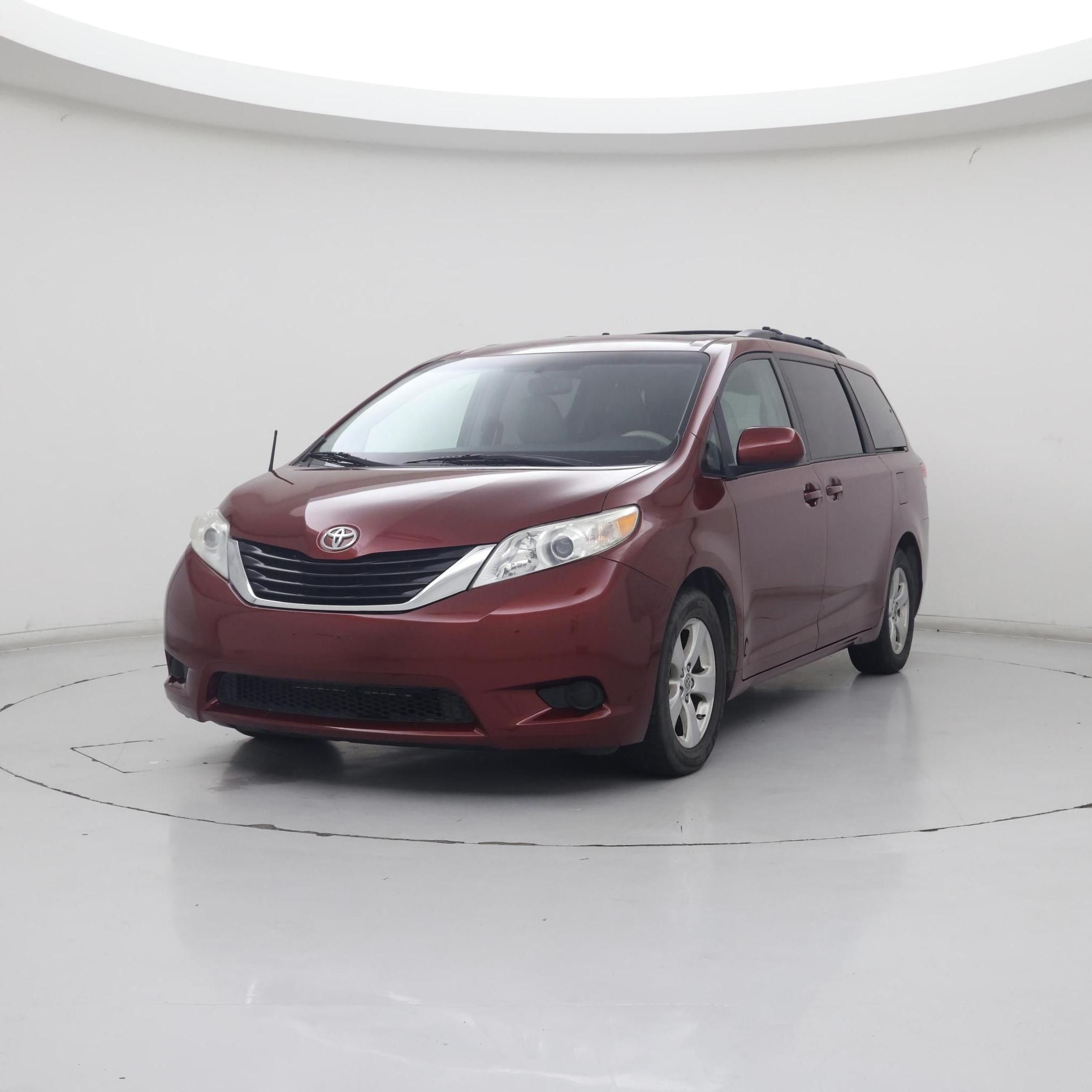 Thumbnail: 2014 Toyota Sienna - 4