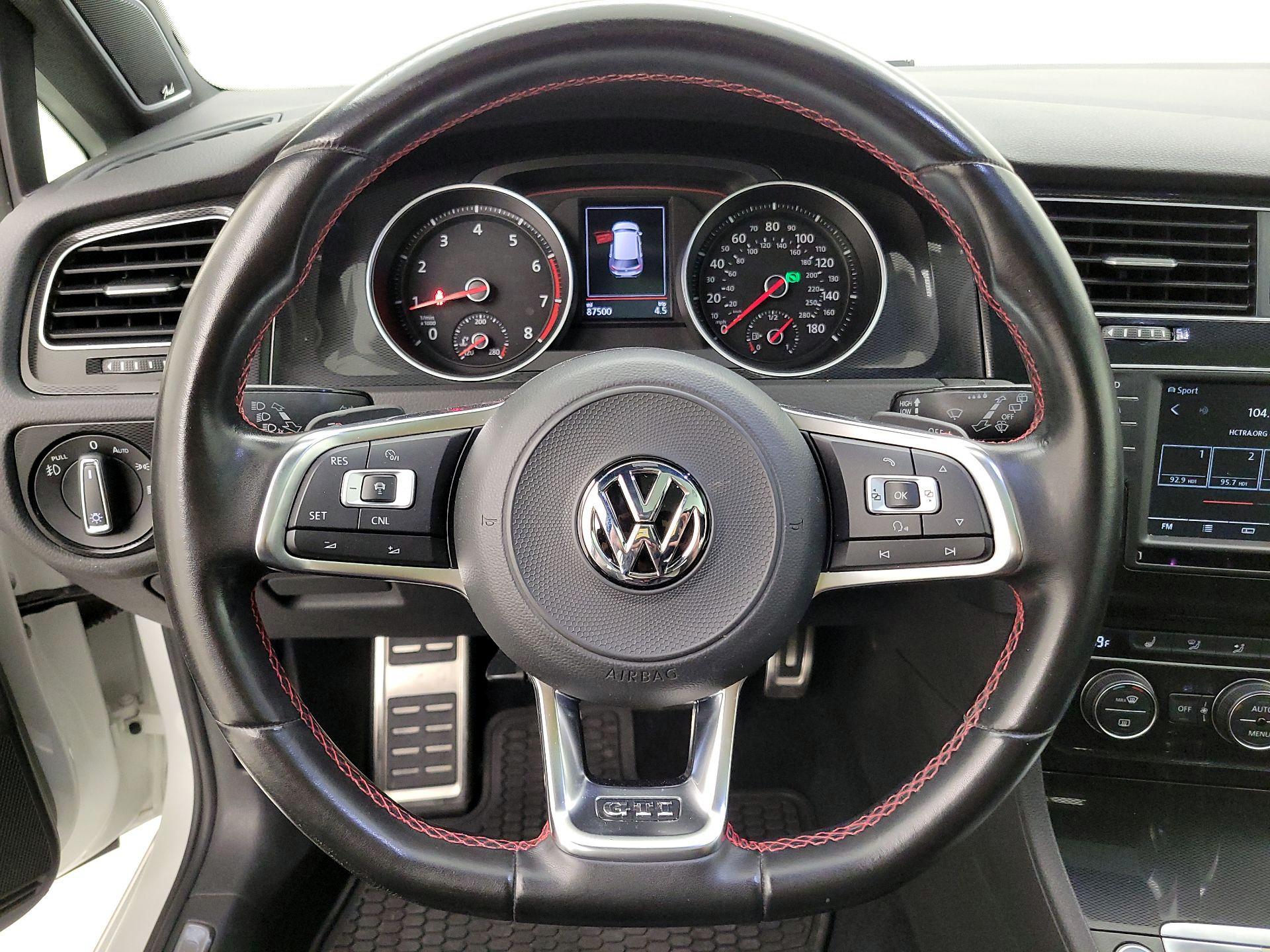 Thumbnail: 2017 Volkswagen Golf - 10