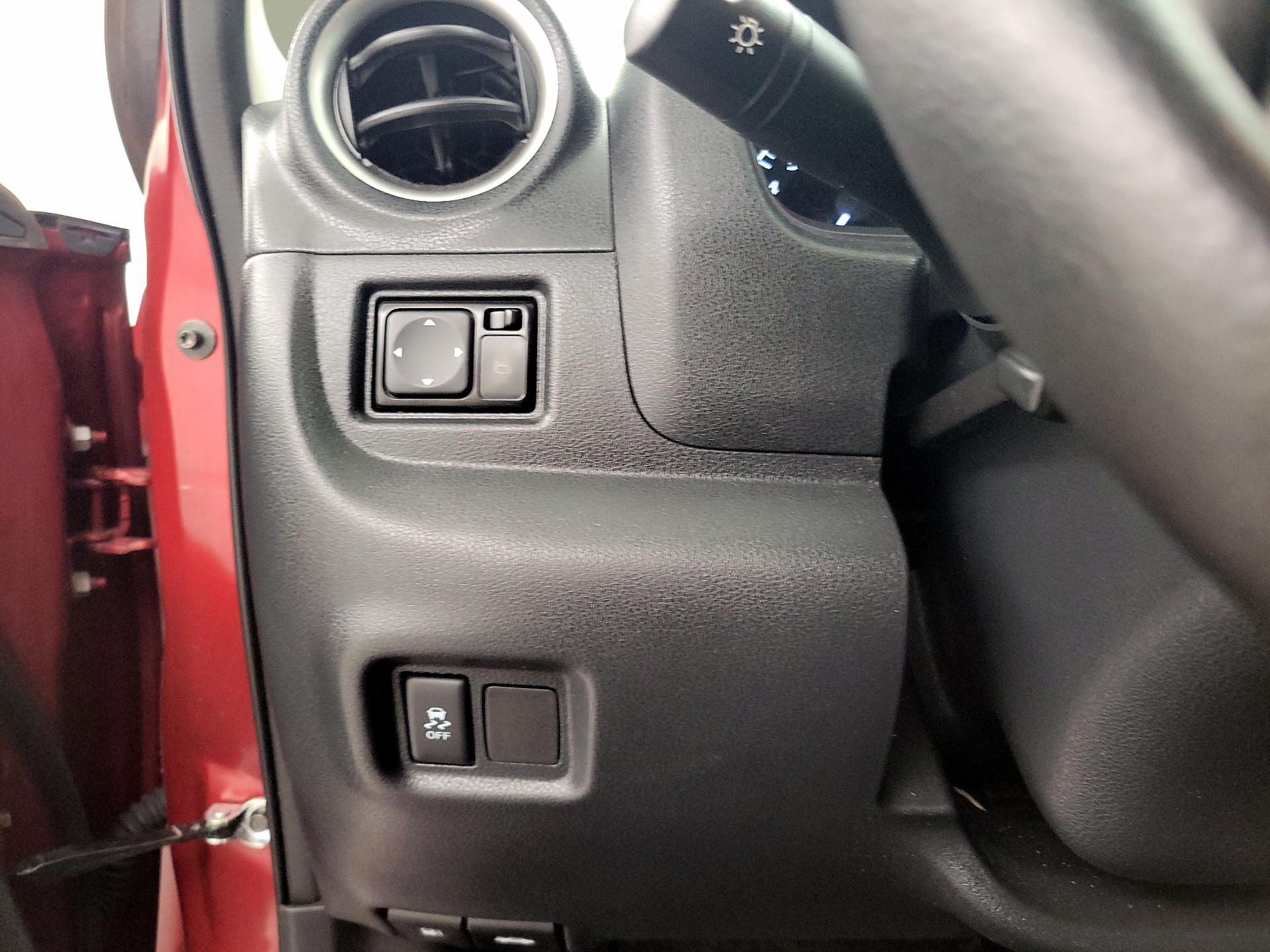 Thumbnail: 2016 Nissan Versa Note - 13