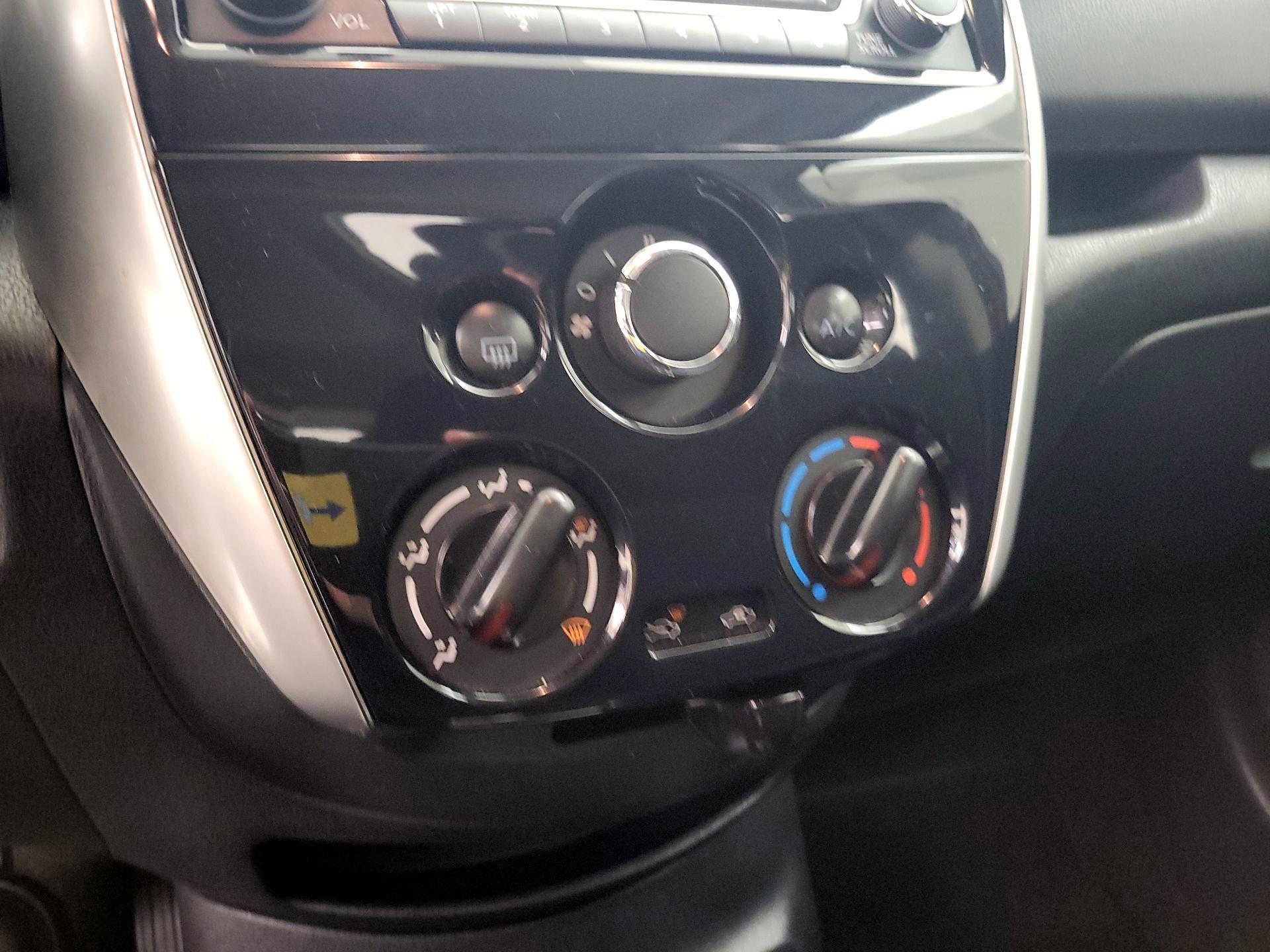 Thumbnail: 2016 Nissan Versa Note - 16