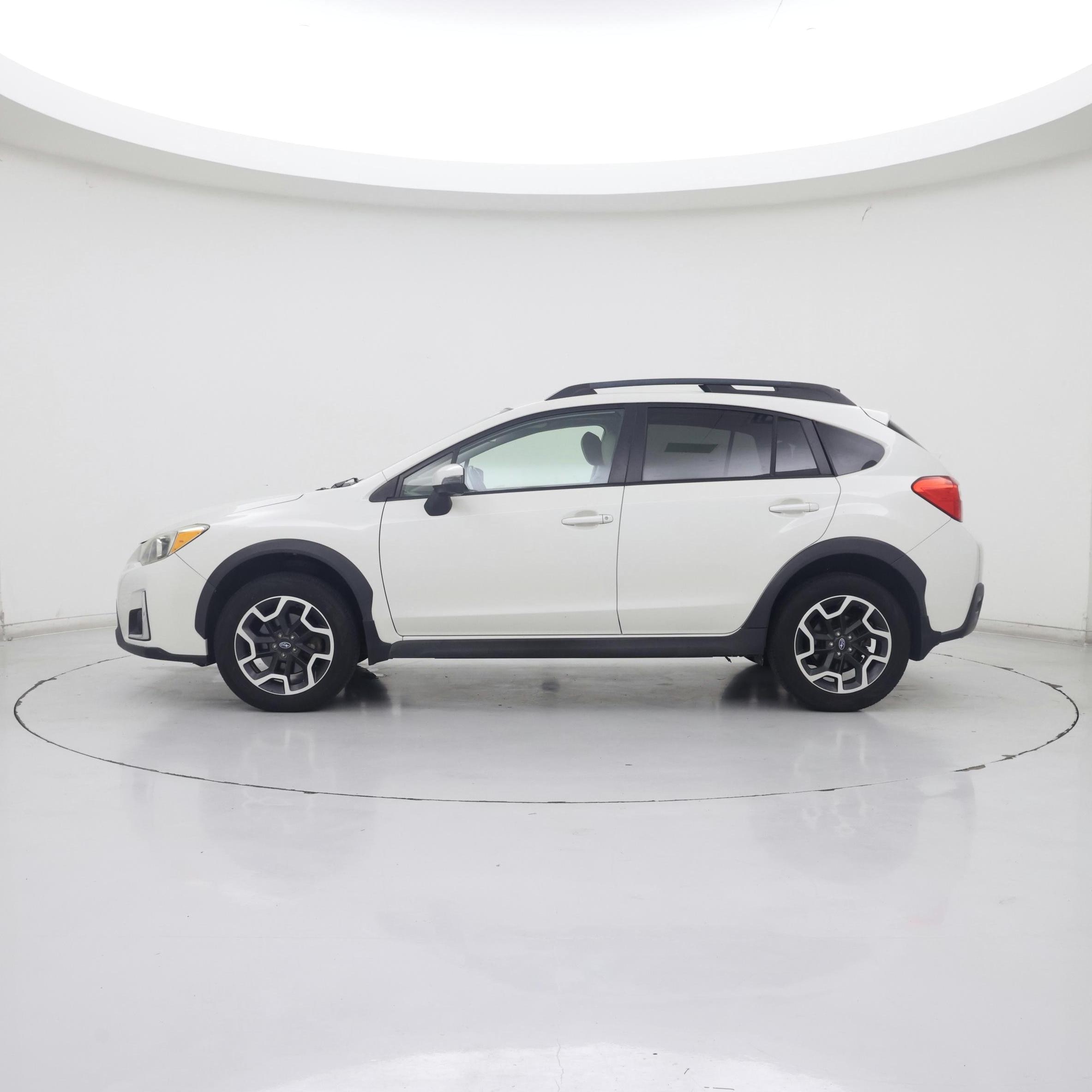 Thumbnail: 2017 Subaru Crosstrek - 3