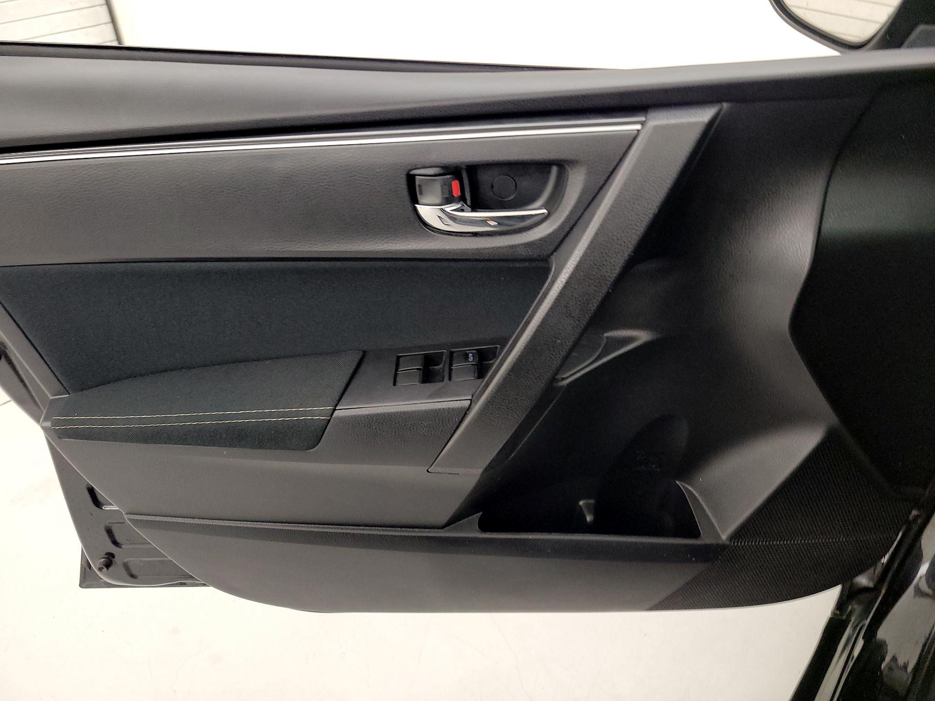 Thumbnail: 2018 Toyota Corolla - 12