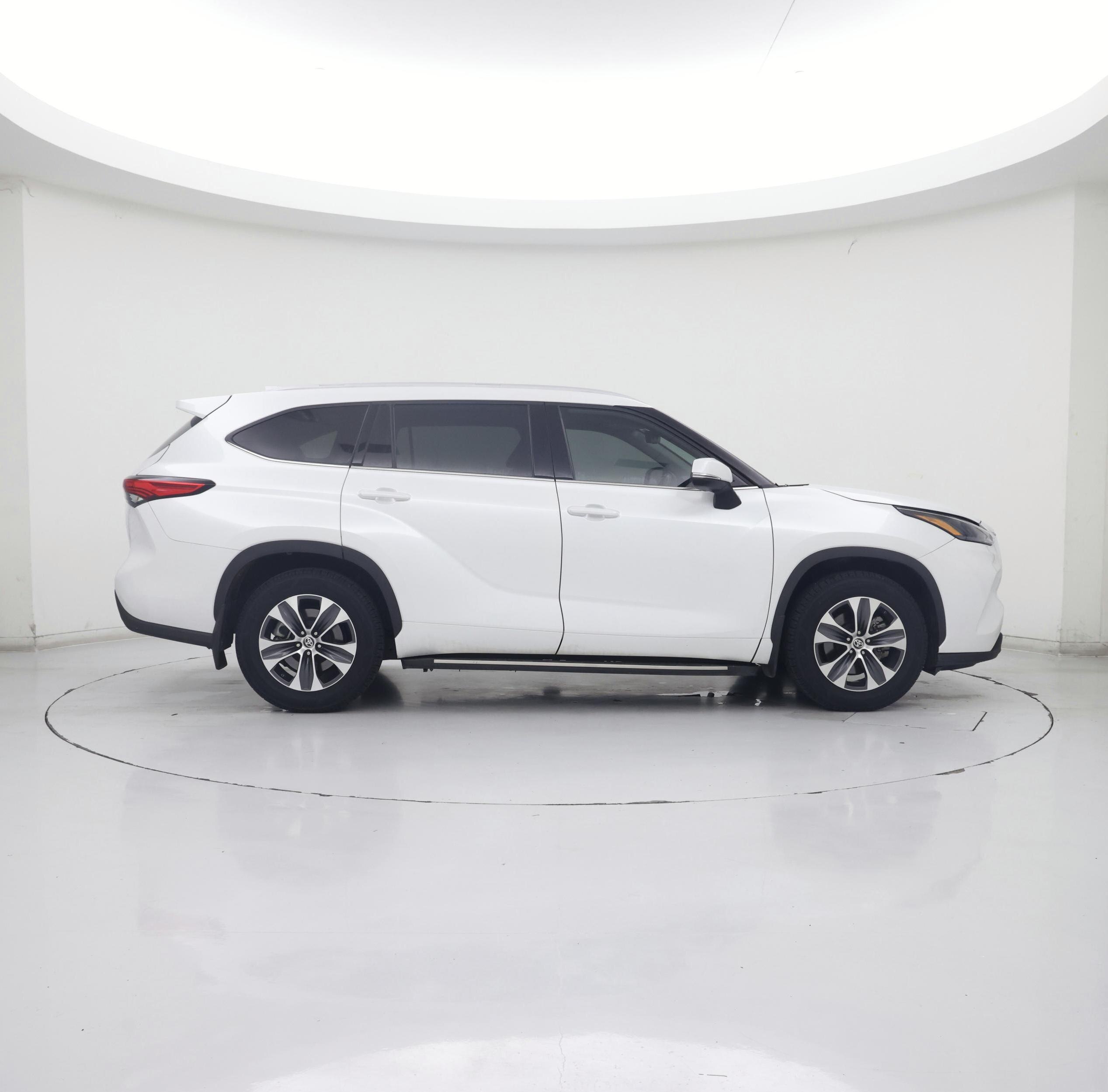 Thumbnail: 2022 Toyota Highlander - 7
