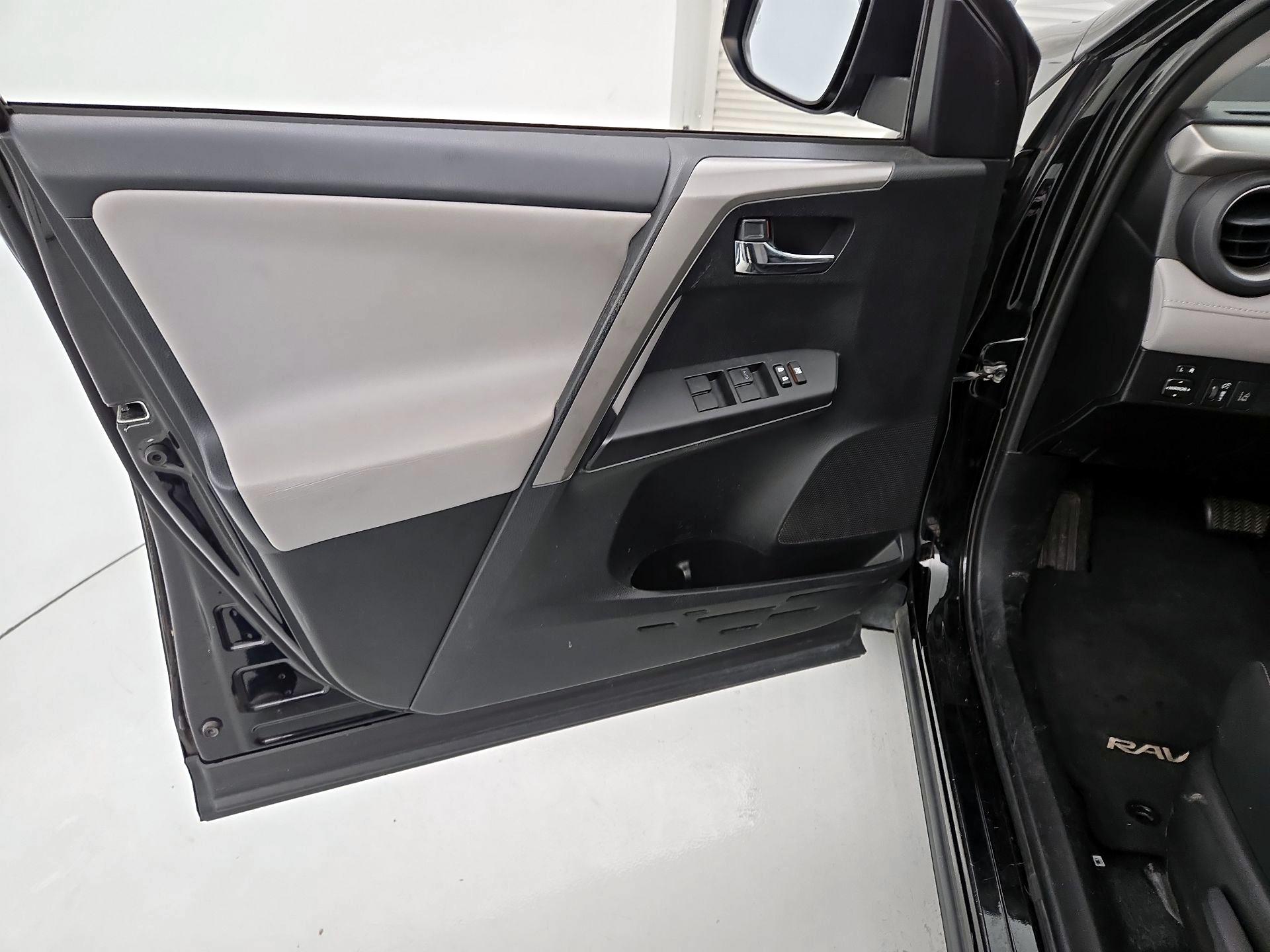 Thumbnail: 2018 Toyota RAV4 - 12