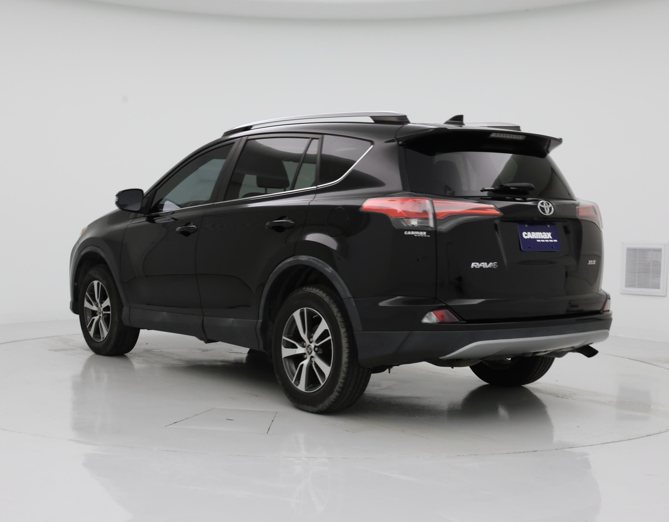 Thumbnail: 2018 Toyota RAV4 - 2