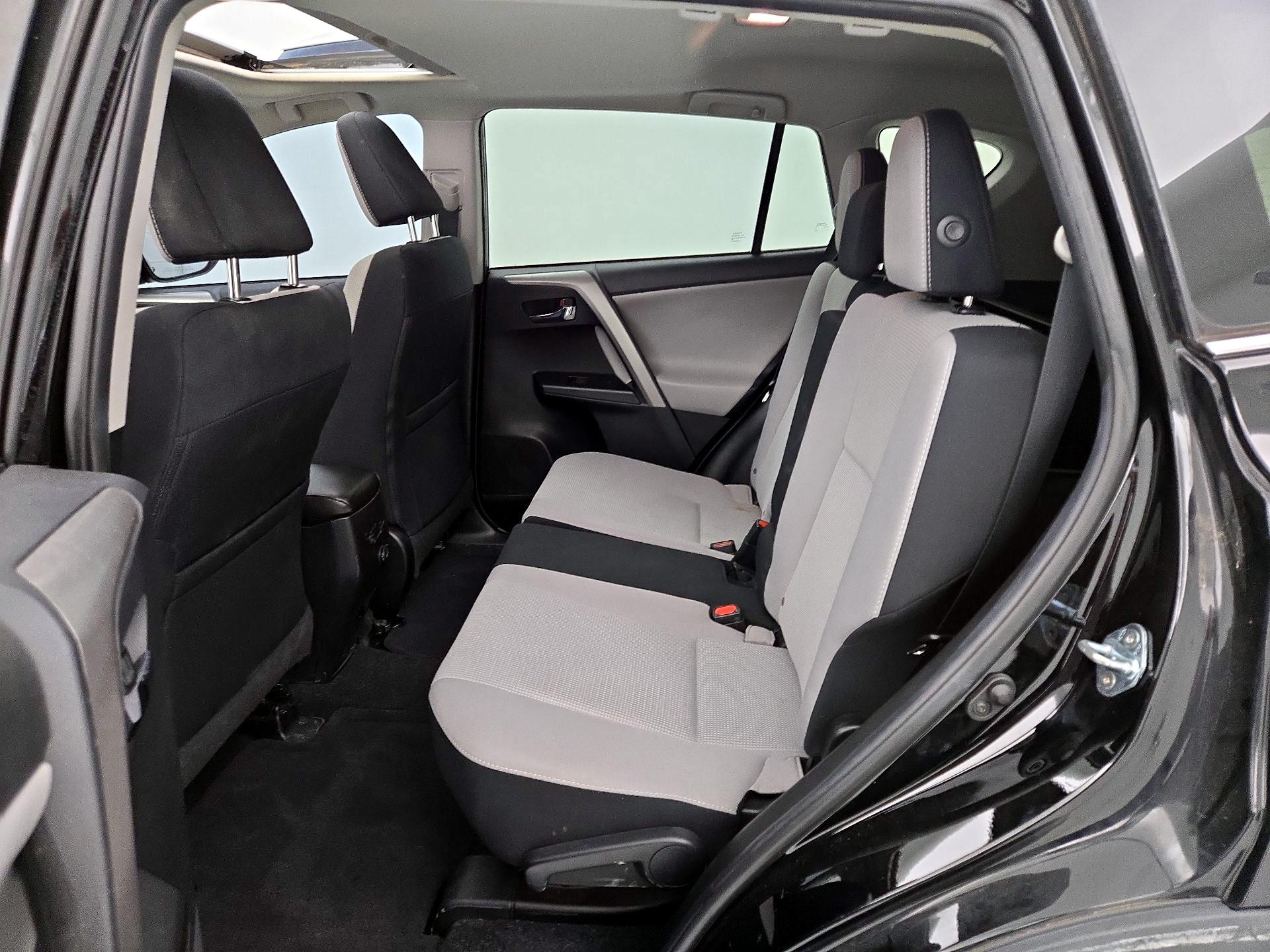 Thumbnail: 2018 Toyota RAV4 - 20