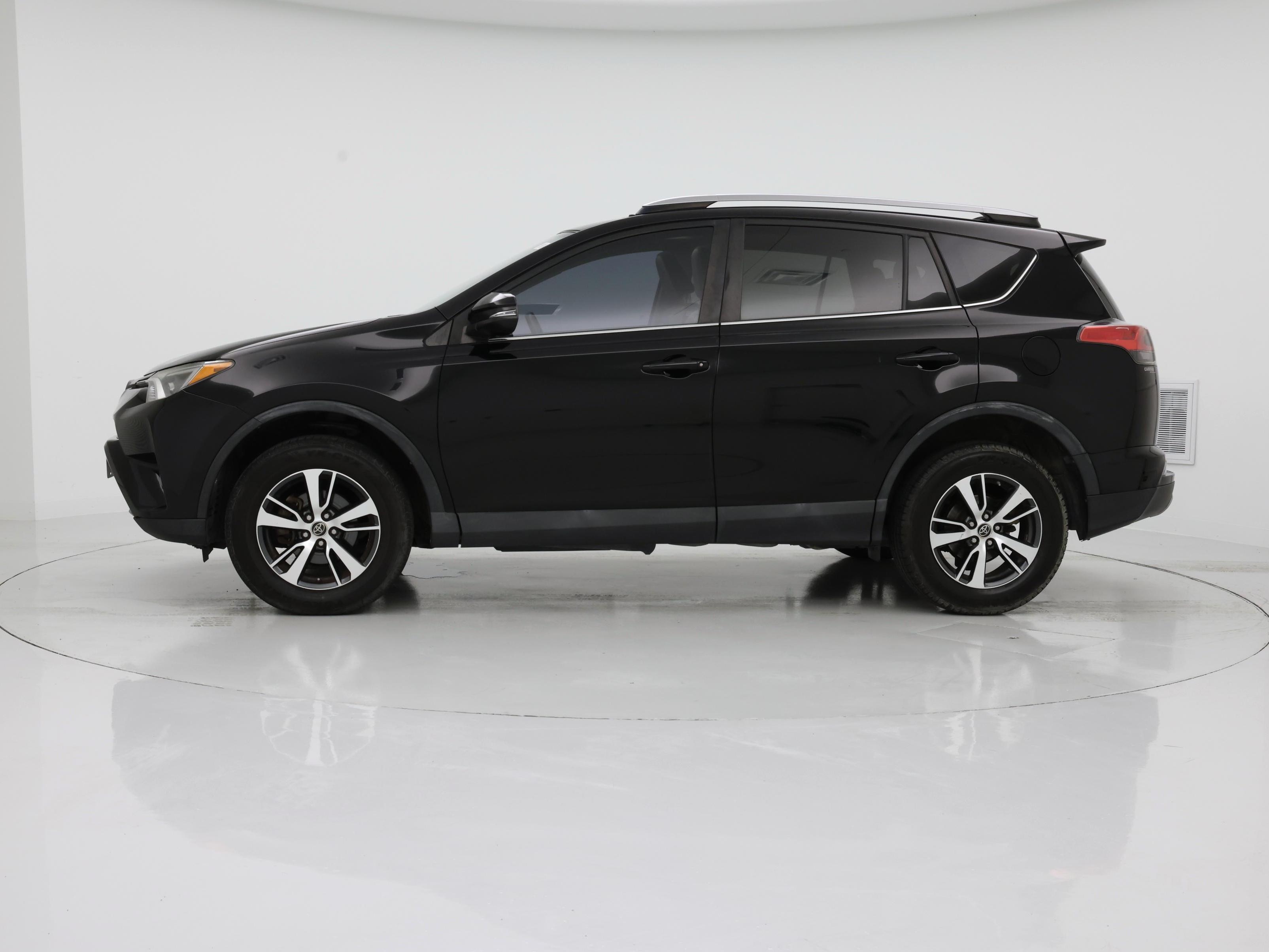 Thumbnail: 2018 Toyota RAV4 - 3