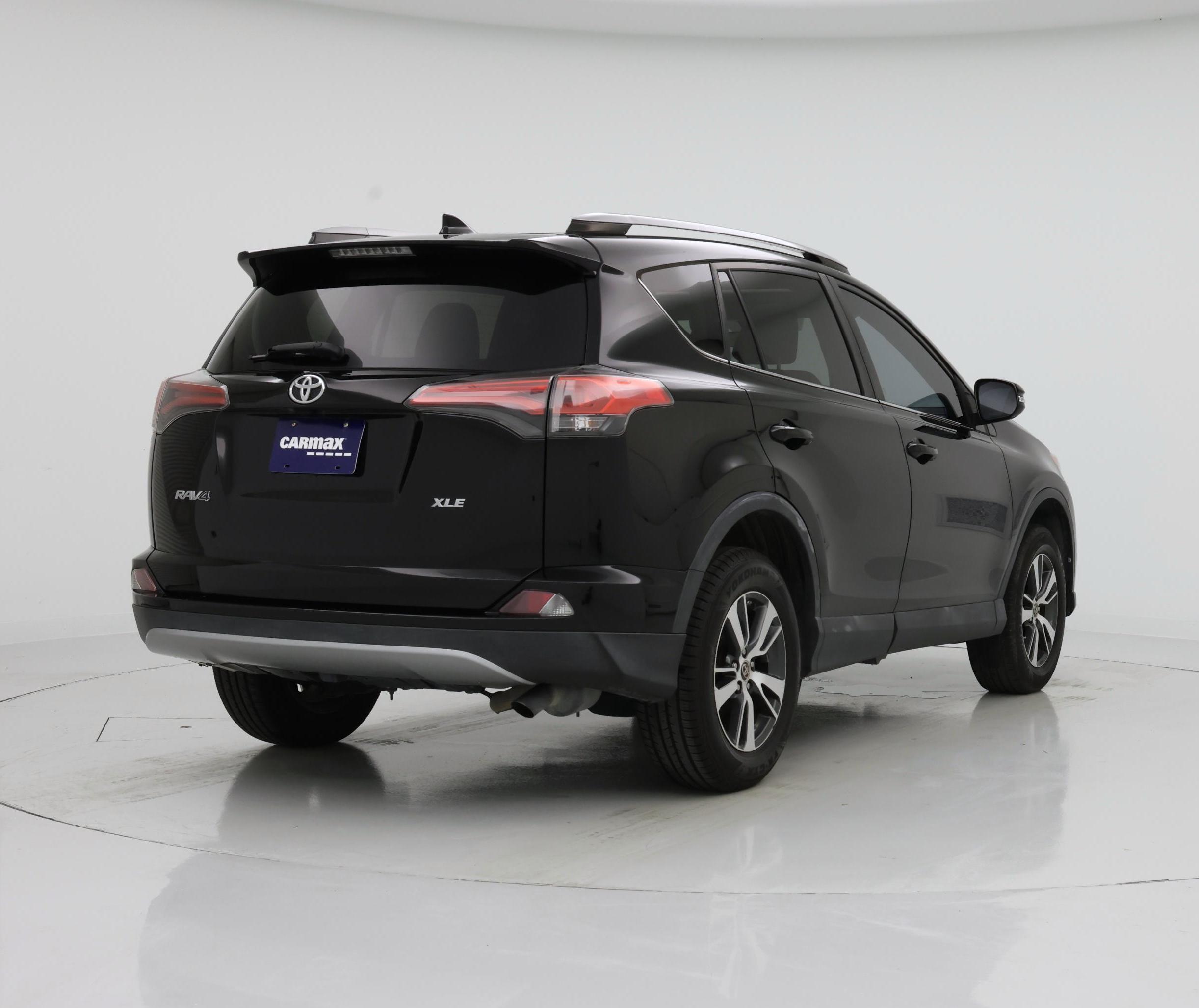 Thumbnail: 2018 Toyota RAV4 - 8