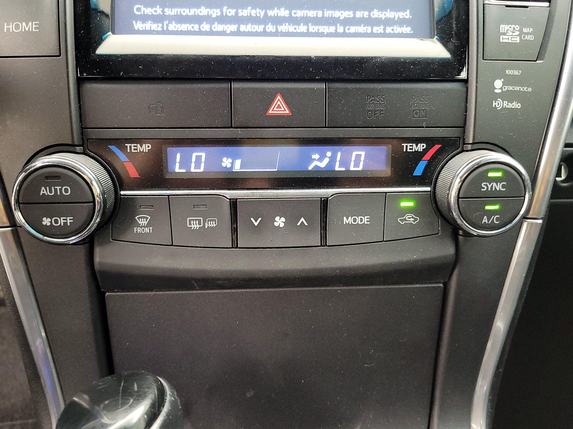 Thumbnail: 2015 Toyota Camry - 16
