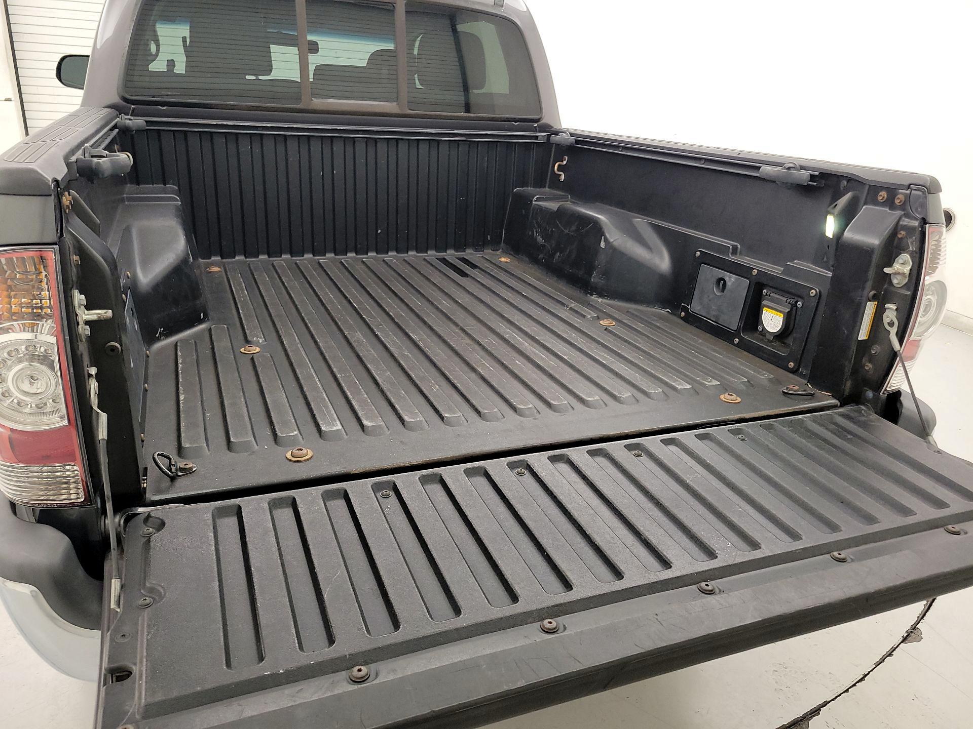 Thumbnail: 2015 Toyota Tacoma - 20
