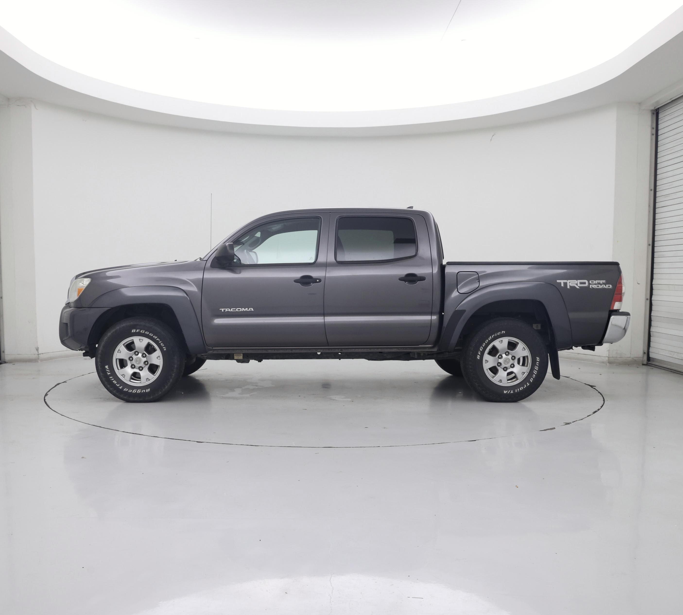 Thumbnail: 2015 Toyota Tacoma - 3