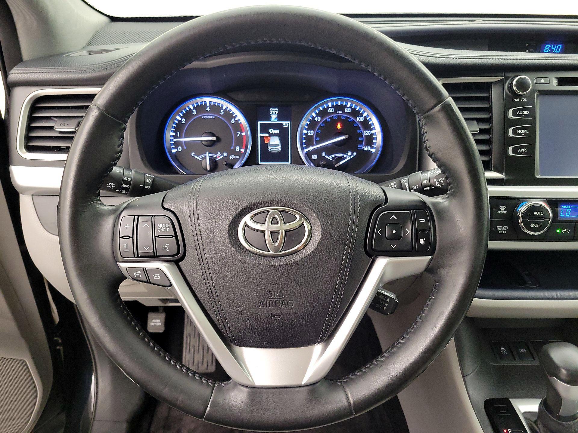 Thumbnail: 2015 Toyota Highlander - 10