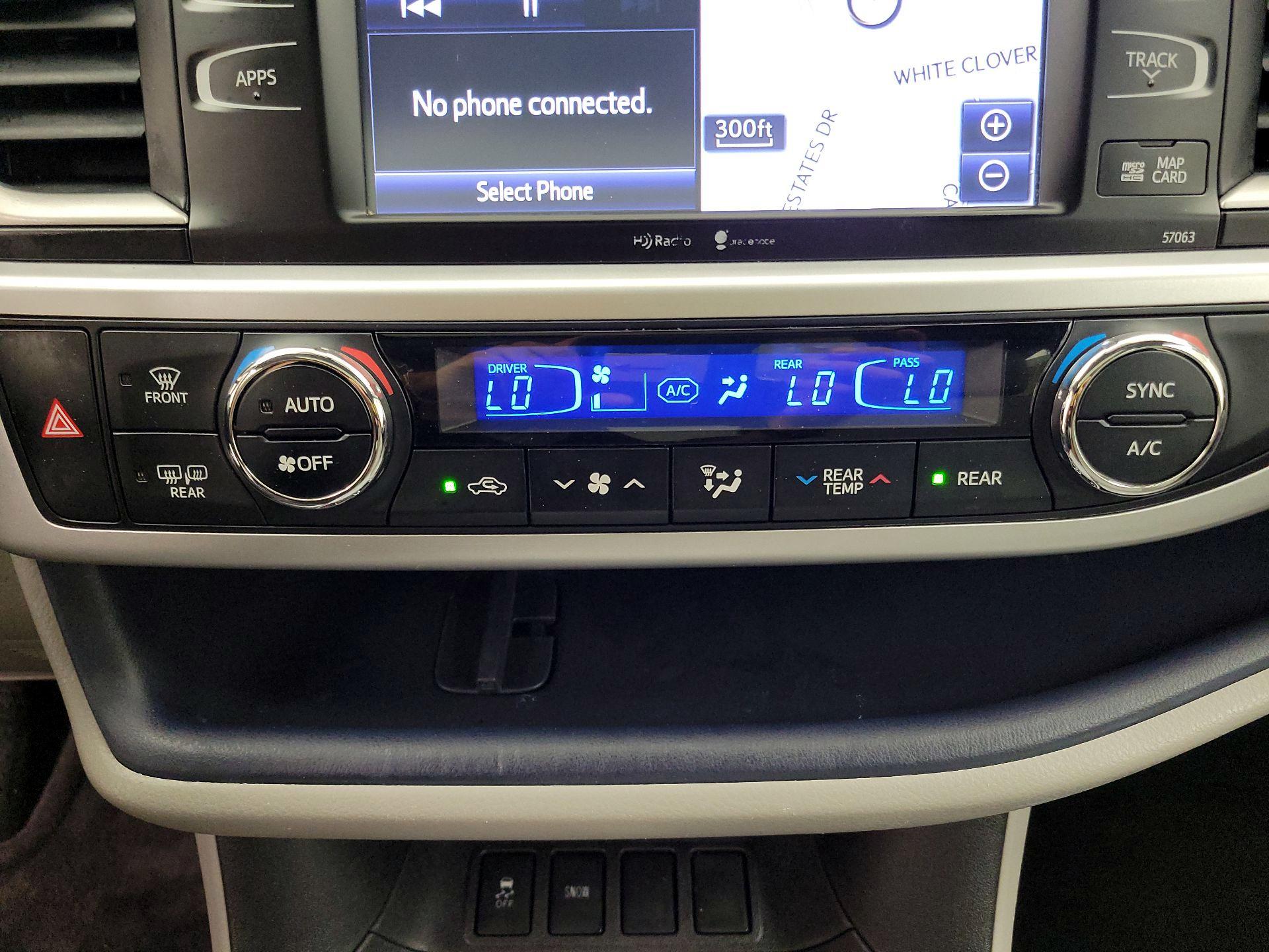 Thumbnail: 2015 Toyota Highlander - 17