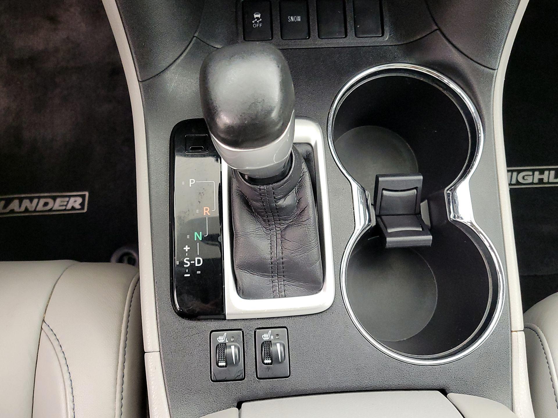 Thumbnail: 2015 Toyota Highlander - 18