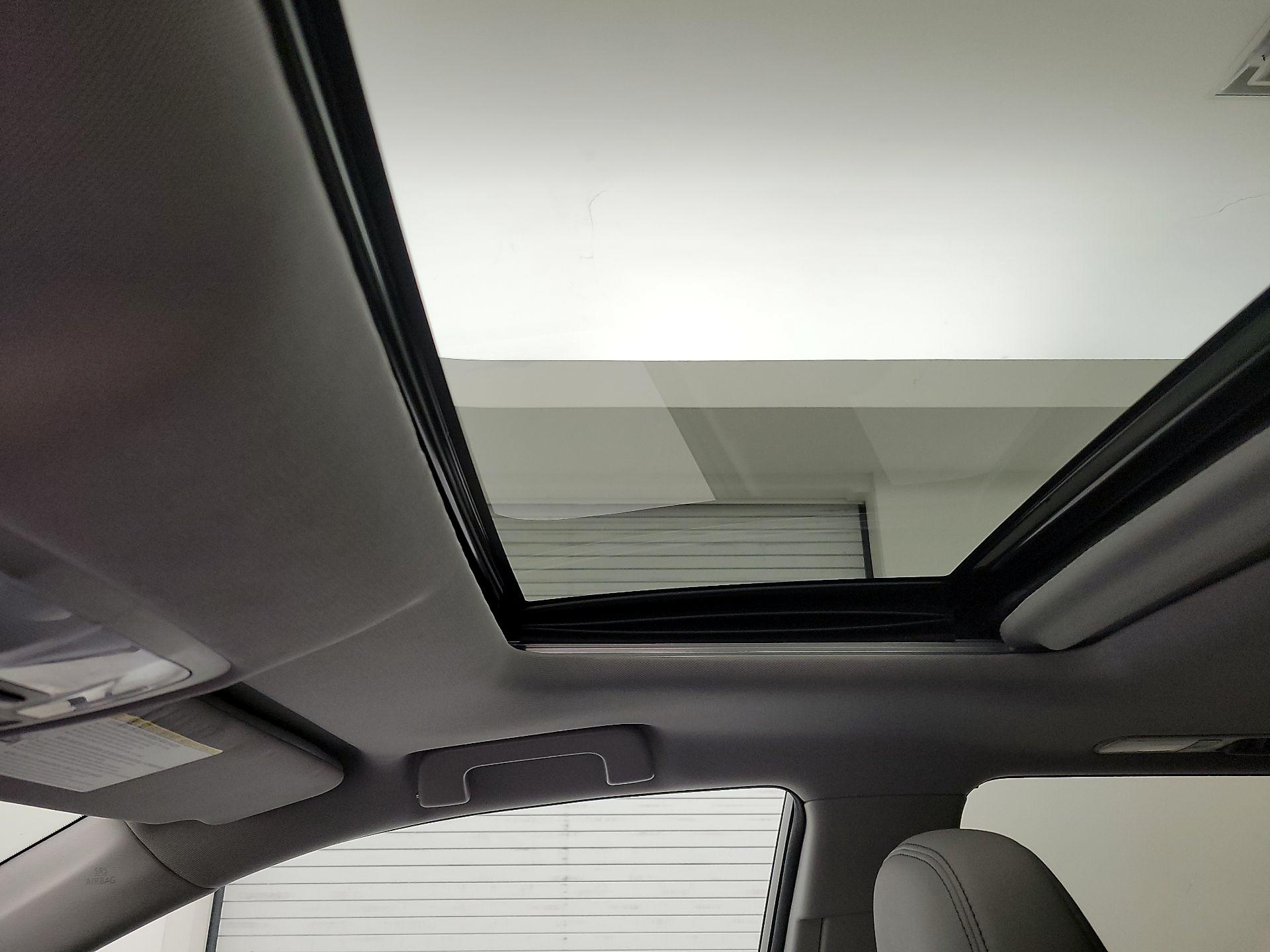 Thumbnail: 2015 Toyota Highlander - 20