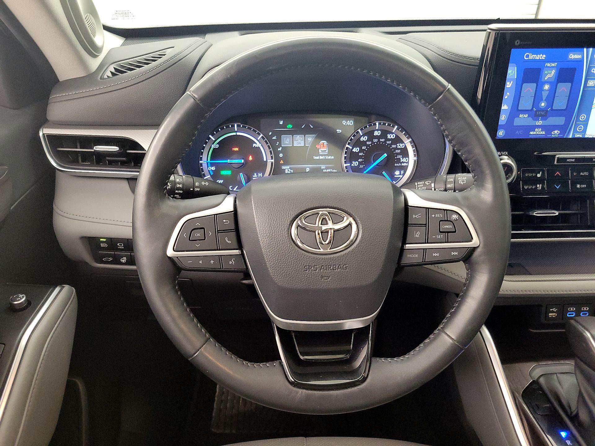 Thumbnail: 2022 Toyota Highlander - 10
