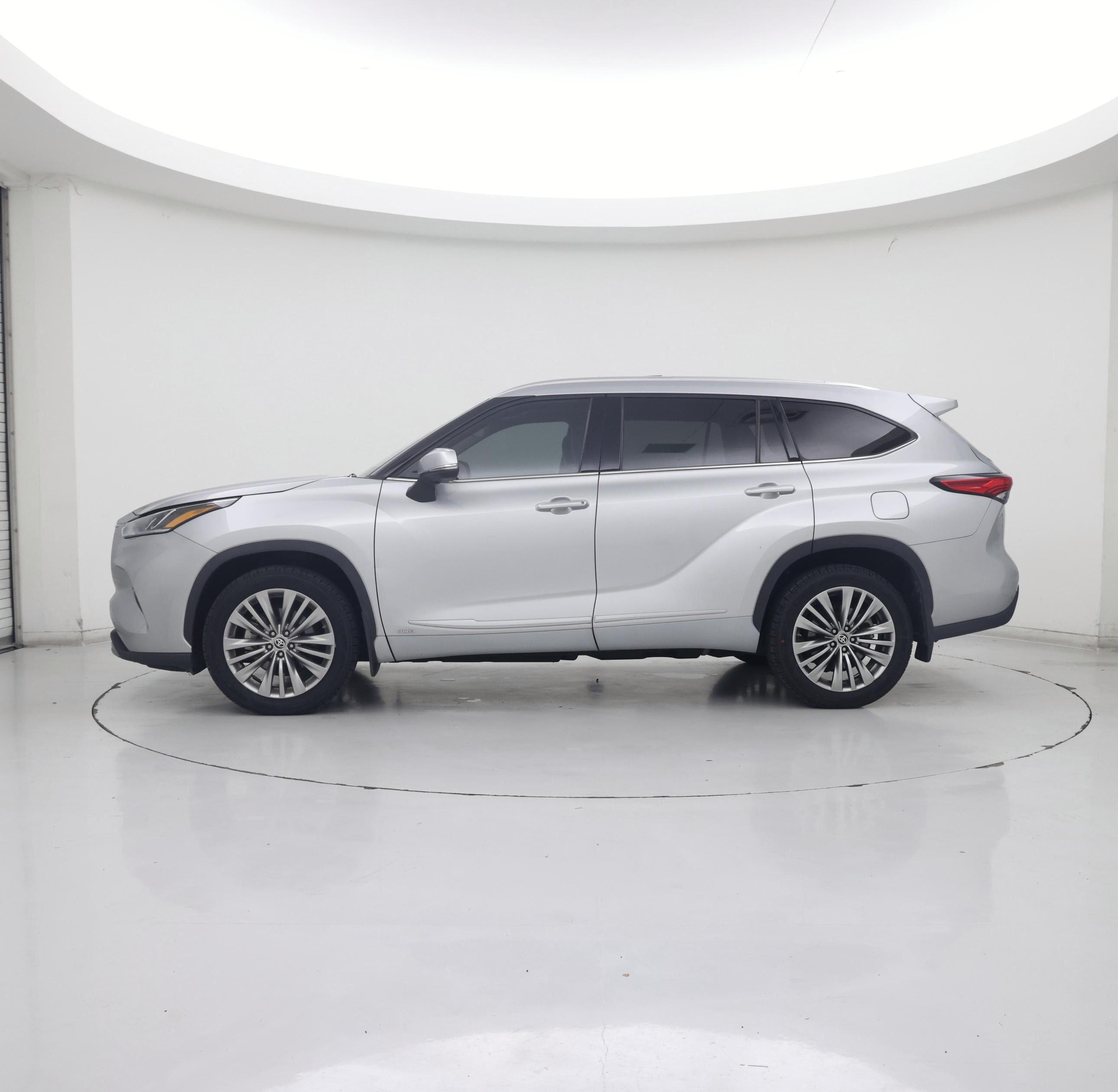 Thumbnail: 2022 Toyota Highlander - 3