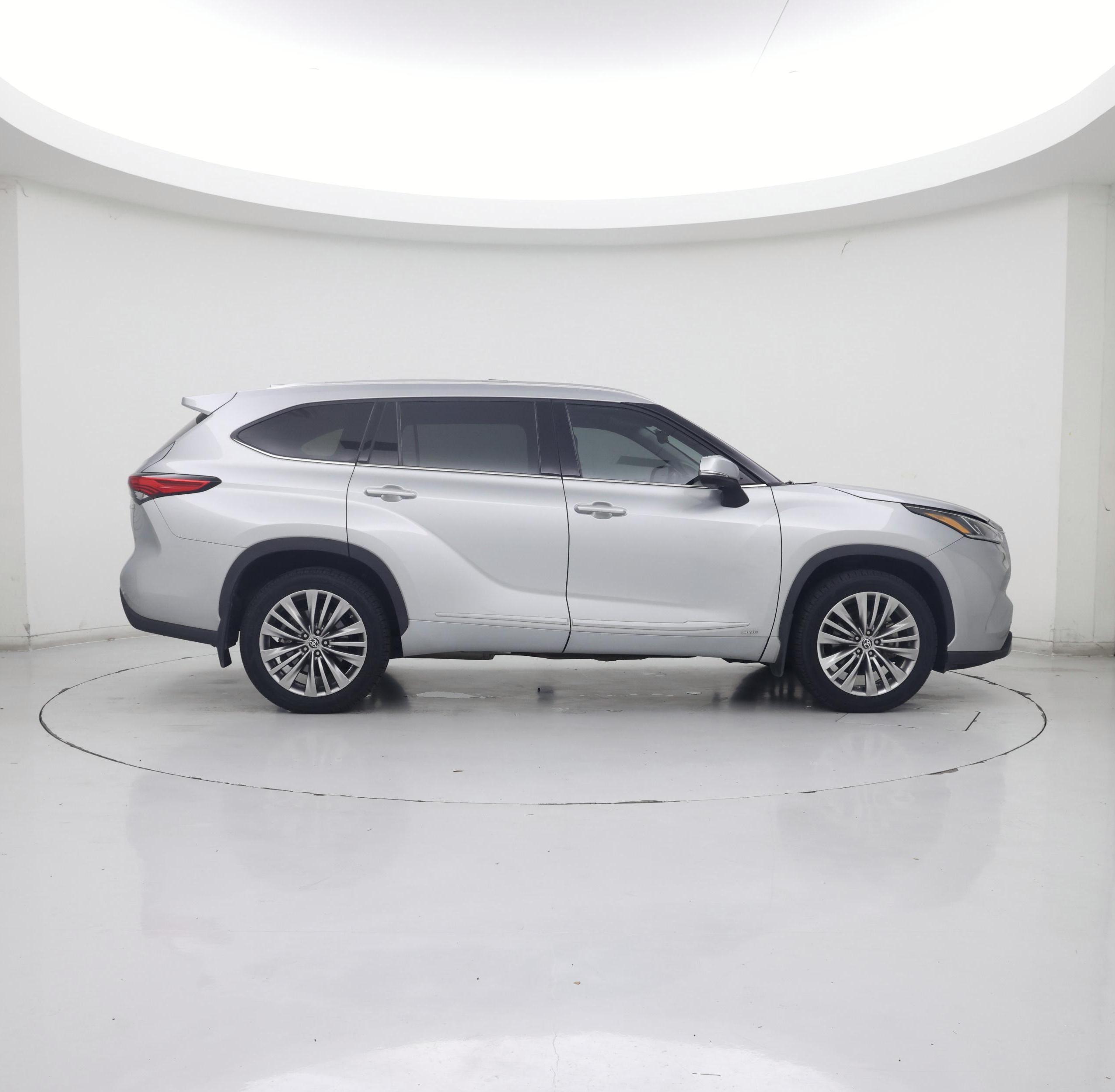 Thumbnail: 2022 Toyota Highlander - 7