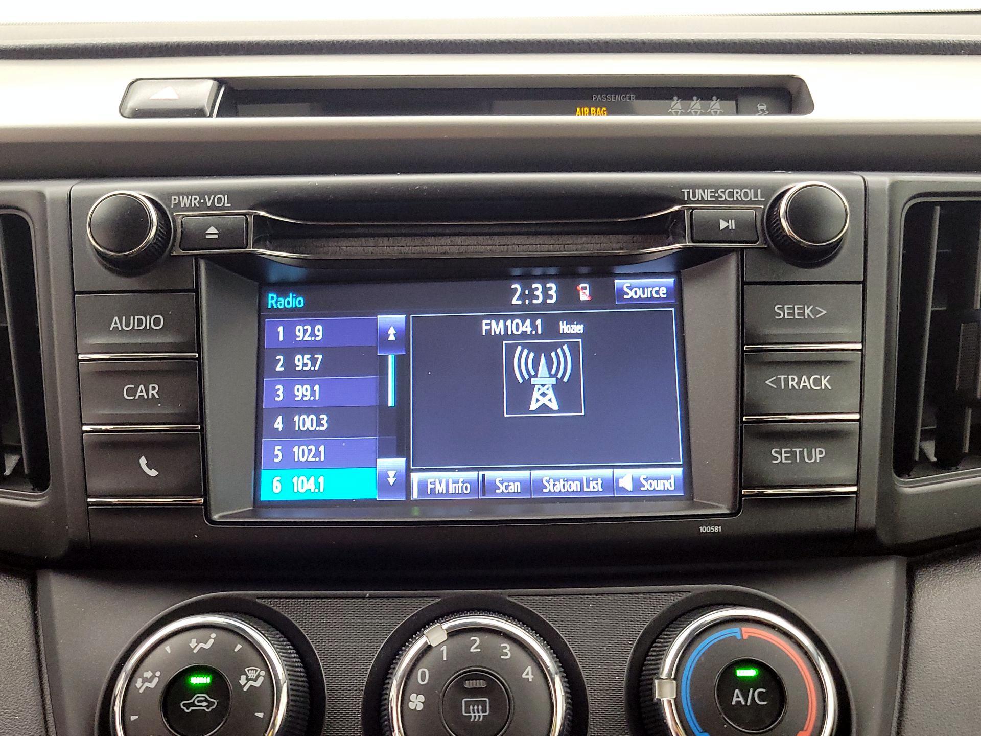 Thumbnail: 2017 Toyota RAV4 - 15