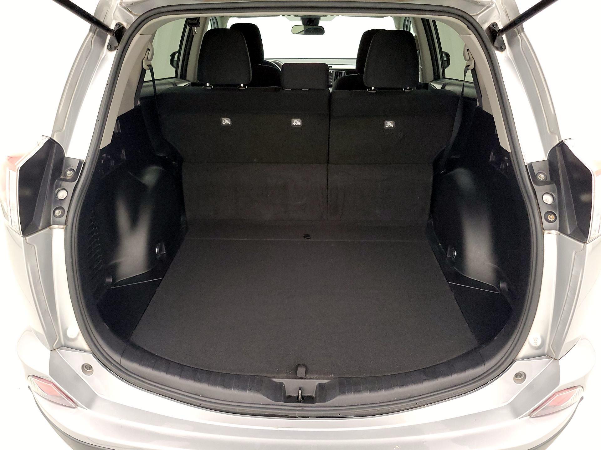 Thumbnail: 2017 Toyota RAV4 - 20