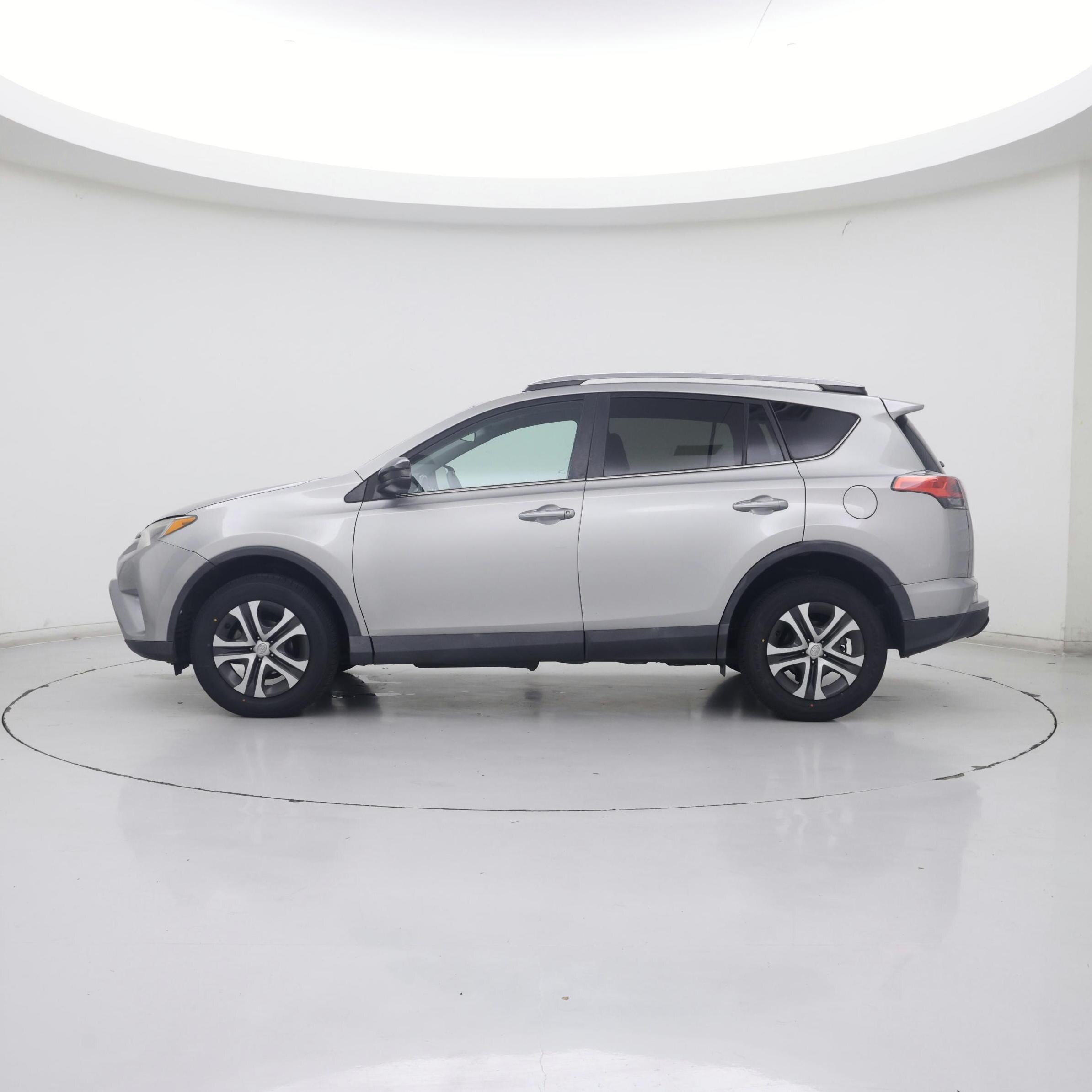 Thumbnail: 2017 Toyota RAV4 - 3