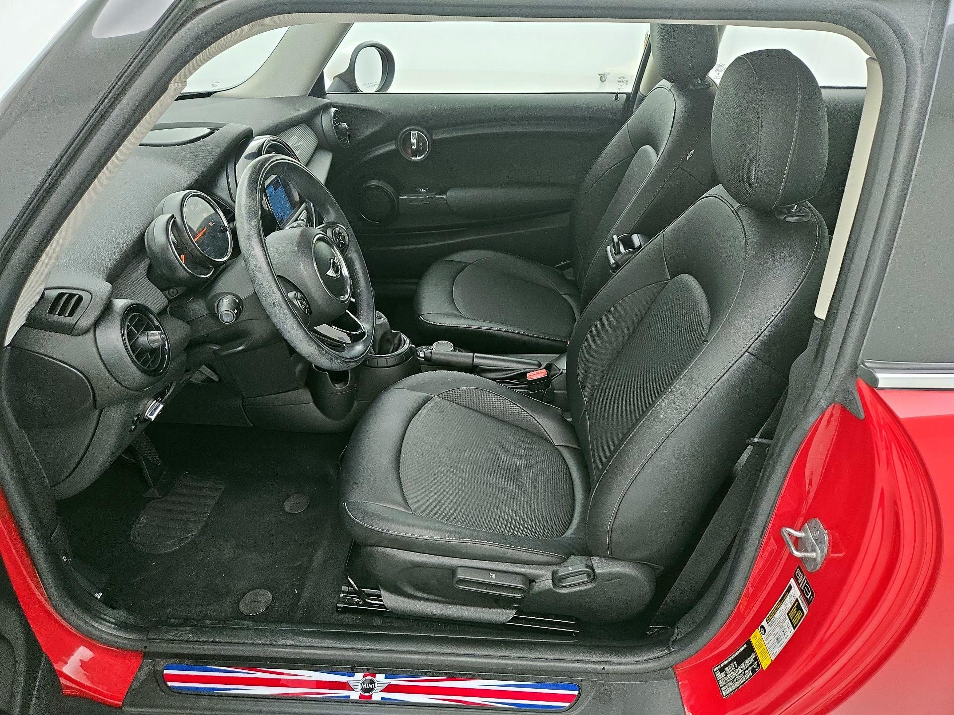 Thumbnail: 2015 MINI Cooper Hardtop - 11