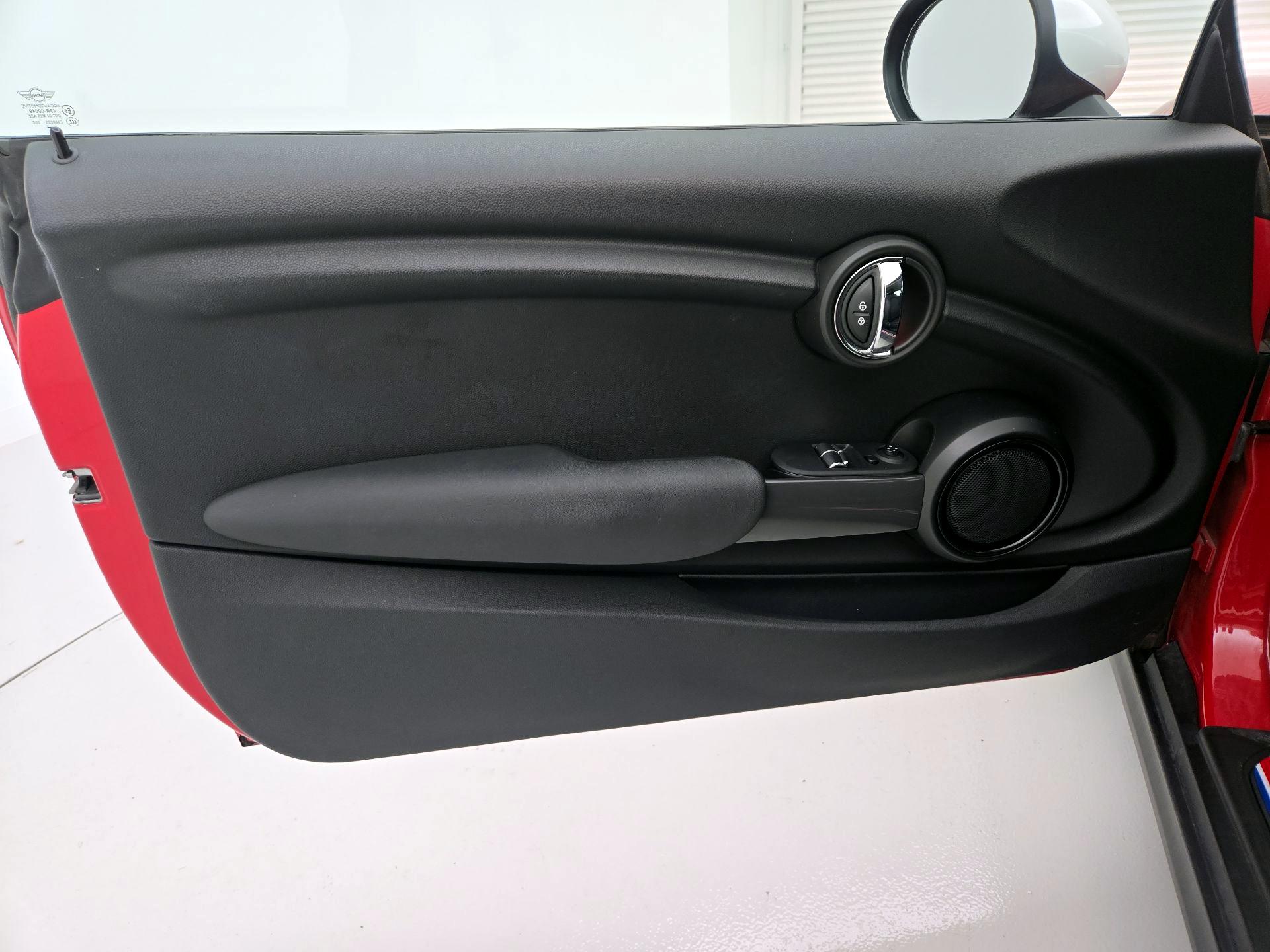 Thumbnail: 2015 MINI Cooper Hardtop - 12