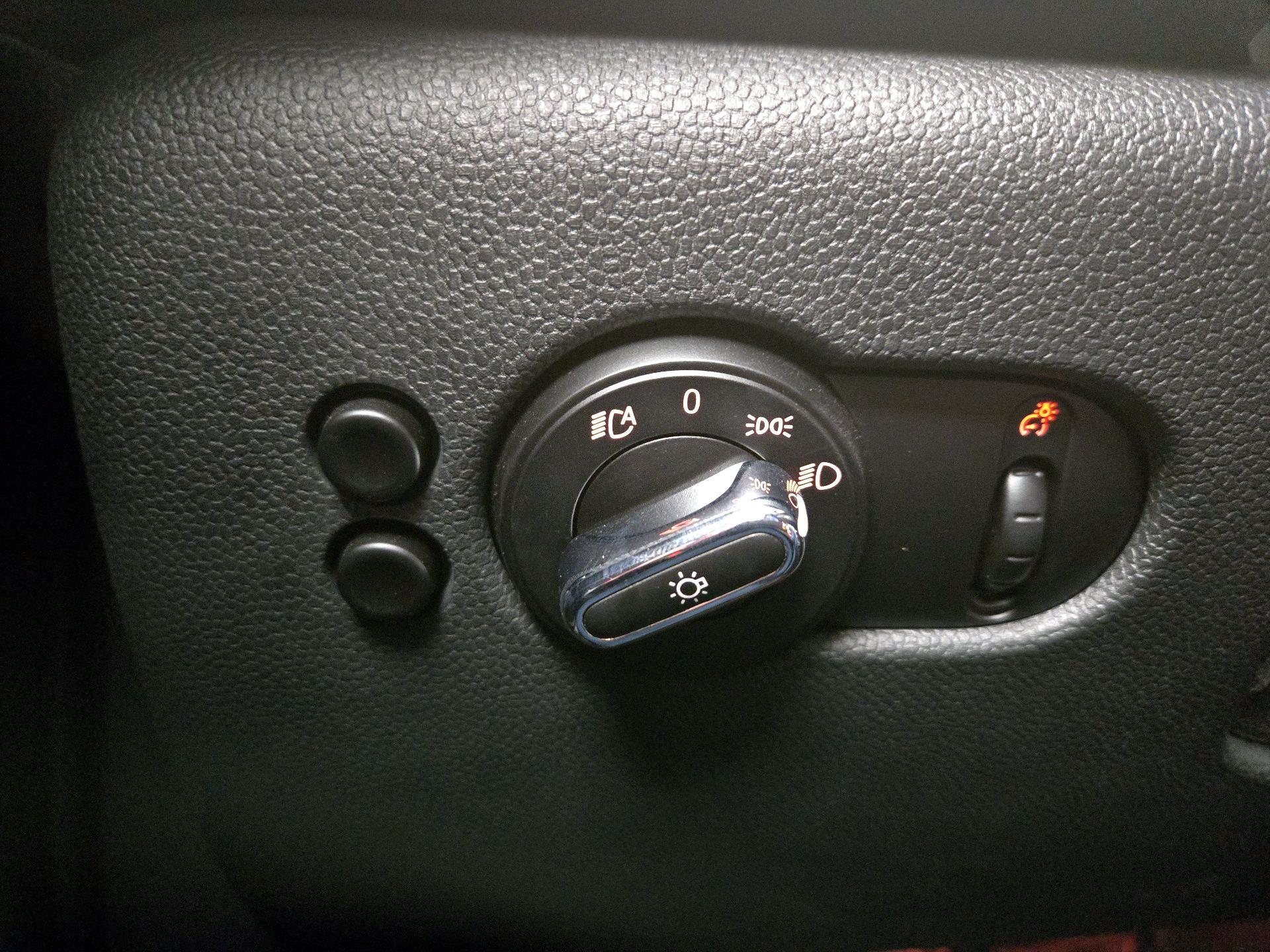 Thumbnail: 2015 MINI Cooper Hardtop - 13