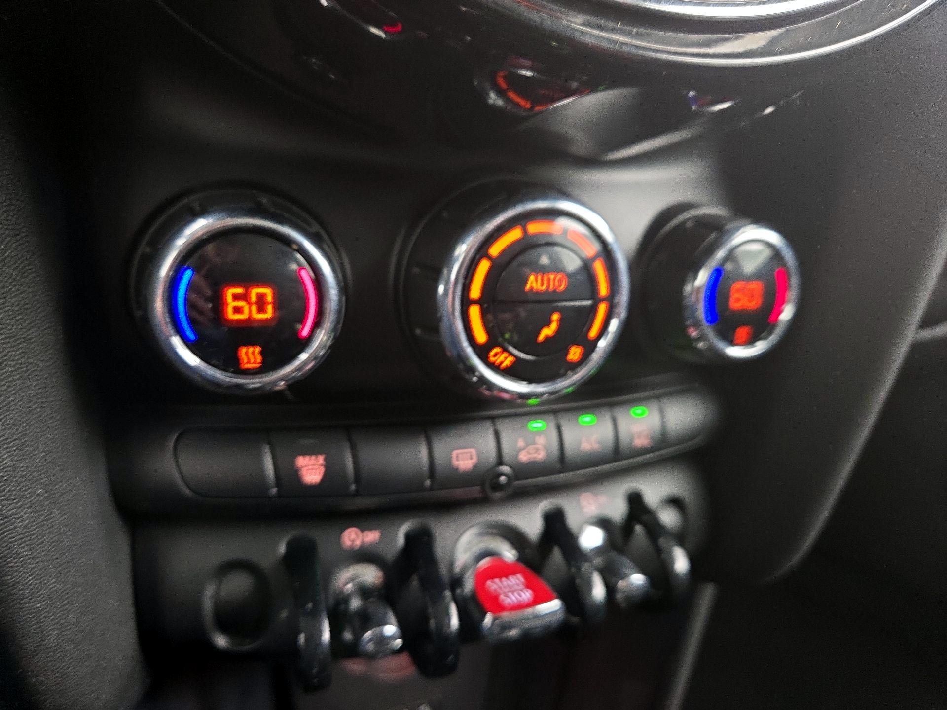 Thumbnail: 2015 MINI Cooper Hardtop - 16