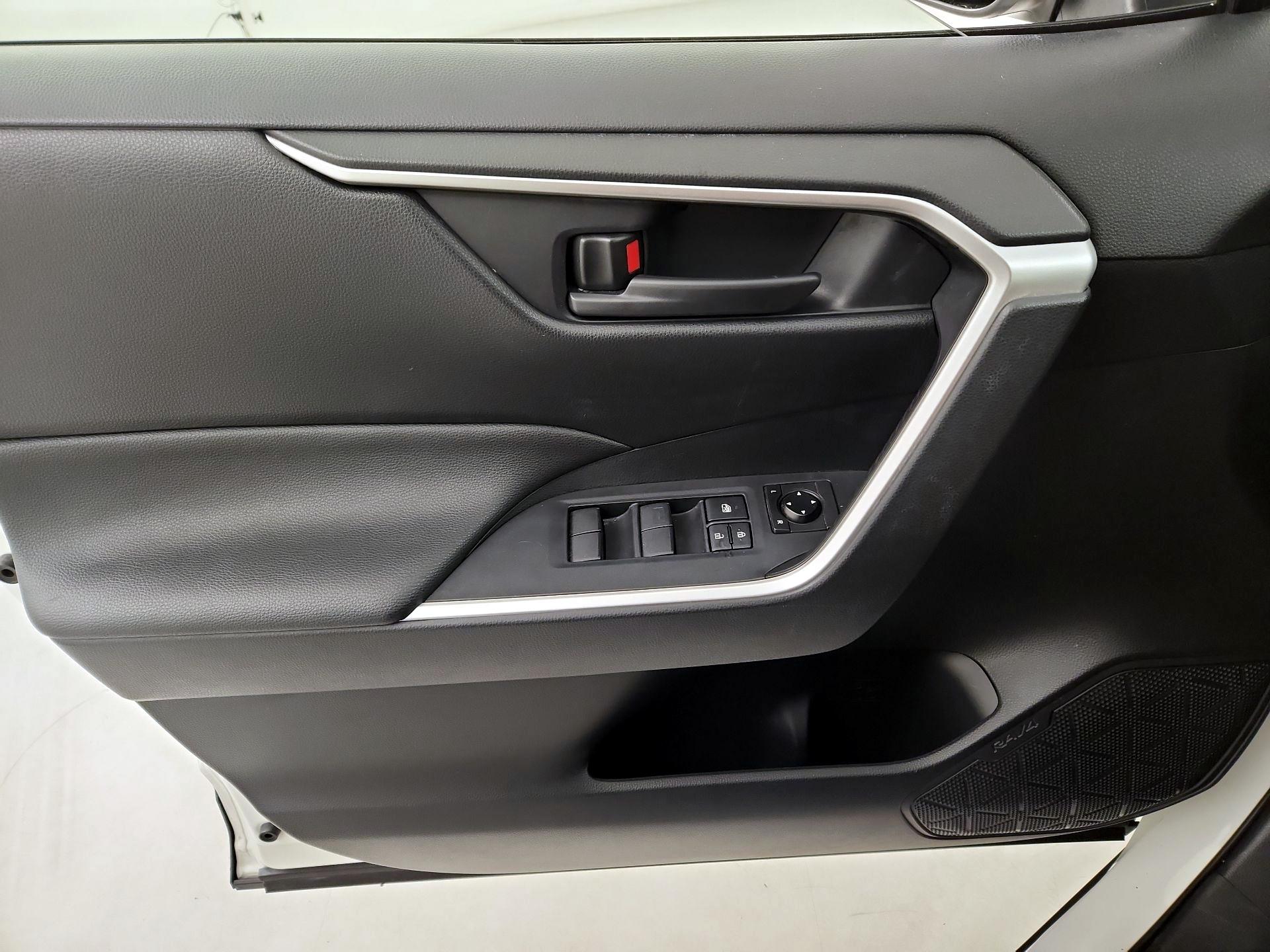 Thumbnail: 2019 Toyota RAV4 - 12